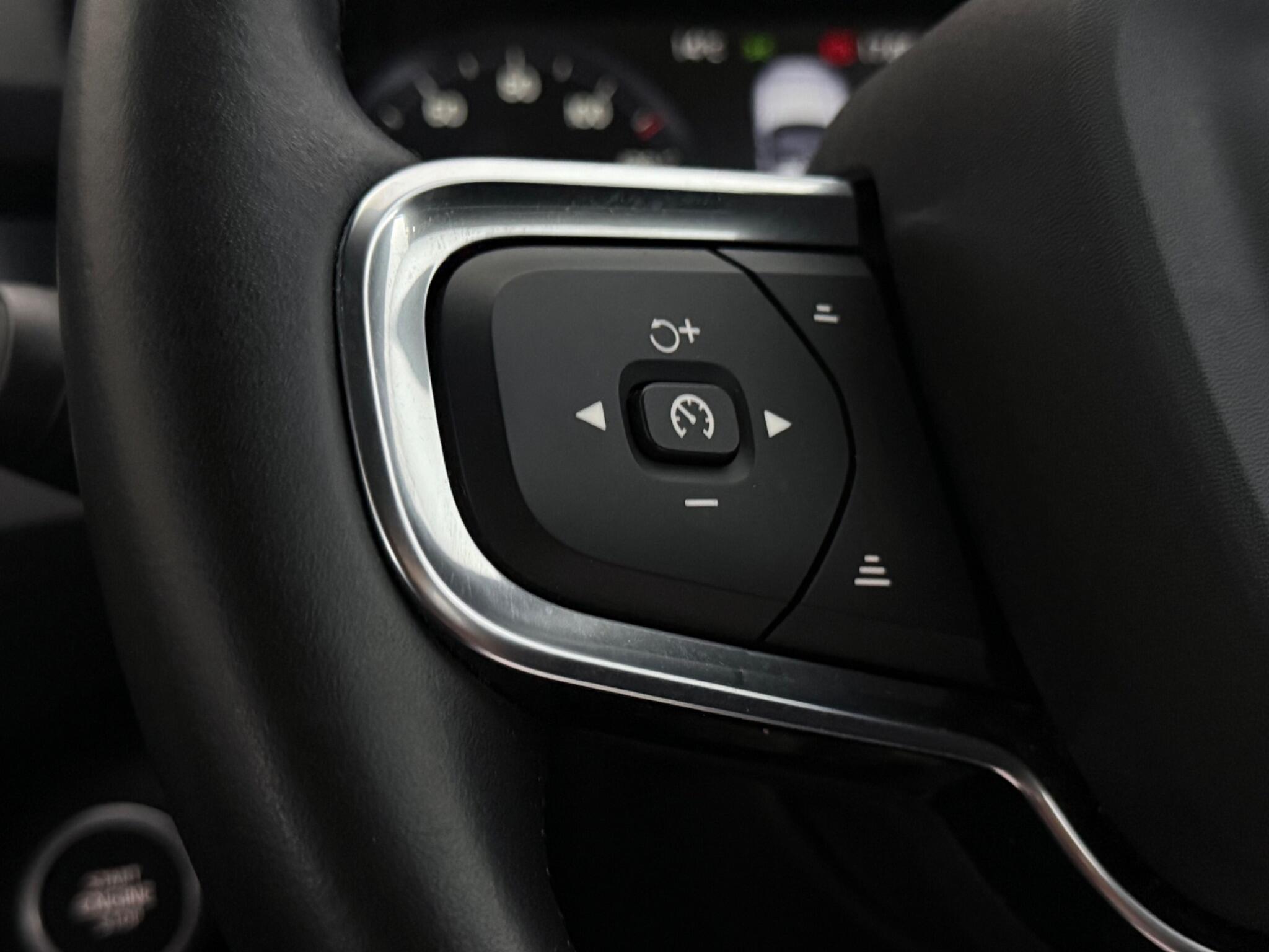 Volvo XC40 view 23