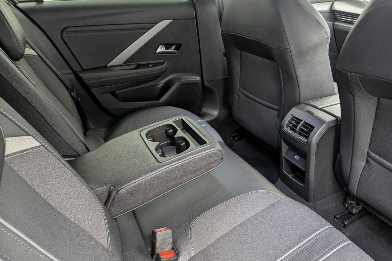 Vauxhall Astra view 18