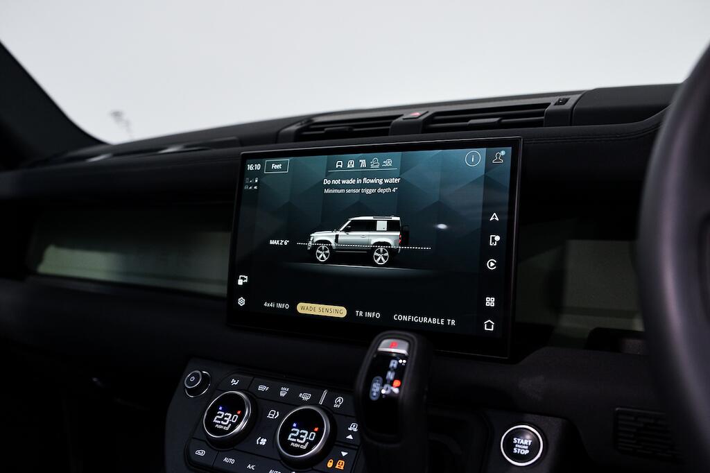 Land Rover Defender view 26