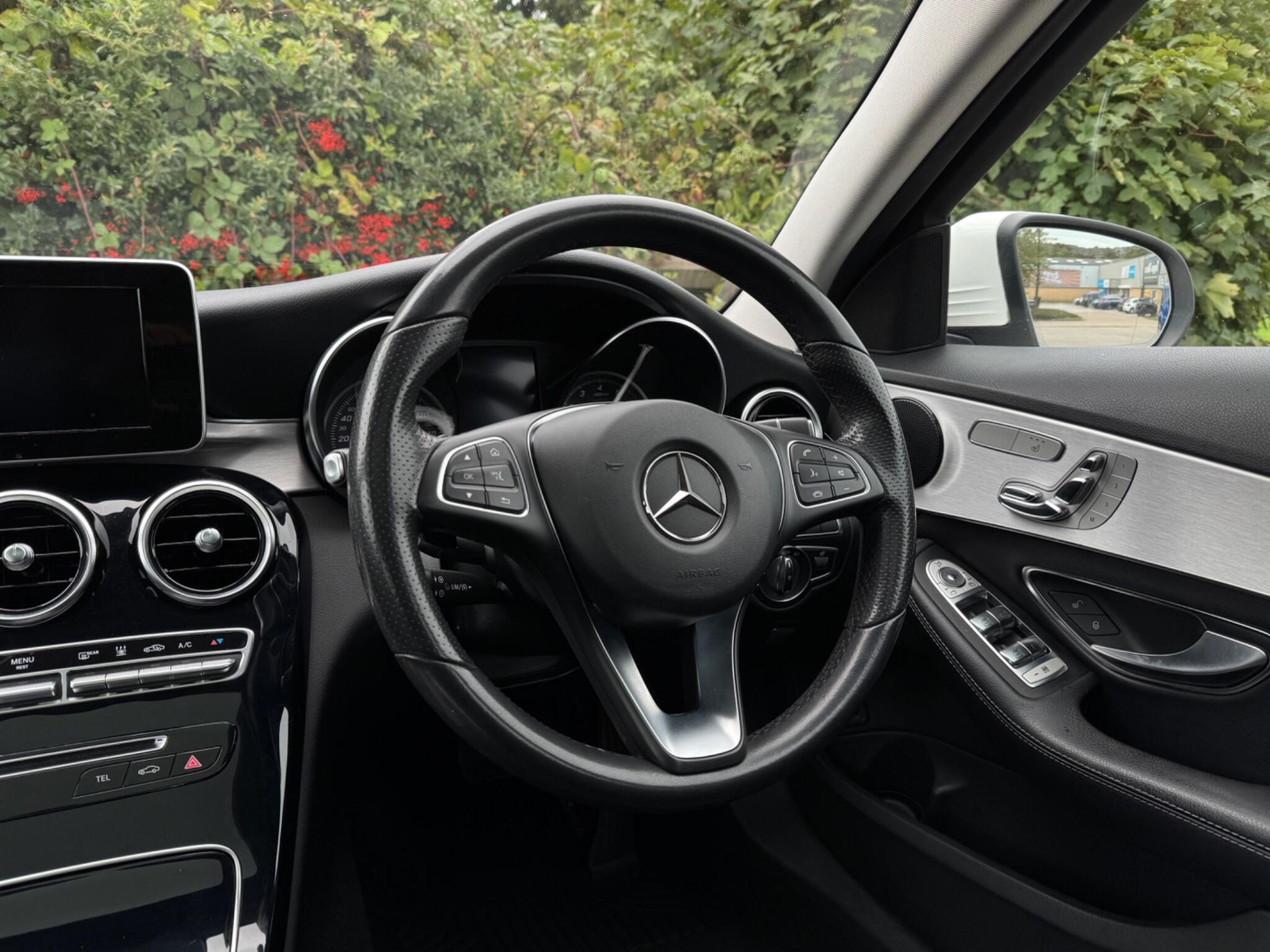 Mercedes-Benz C-Class view 26