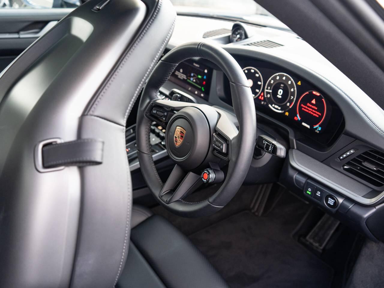 Porsche 911 view 30