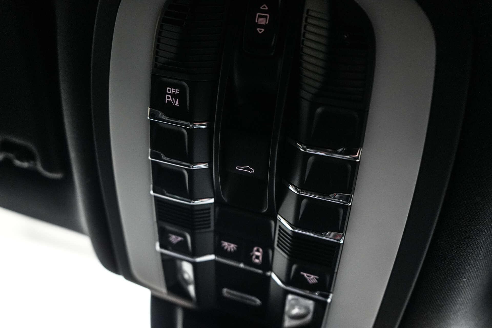 Porsche Macan view 45