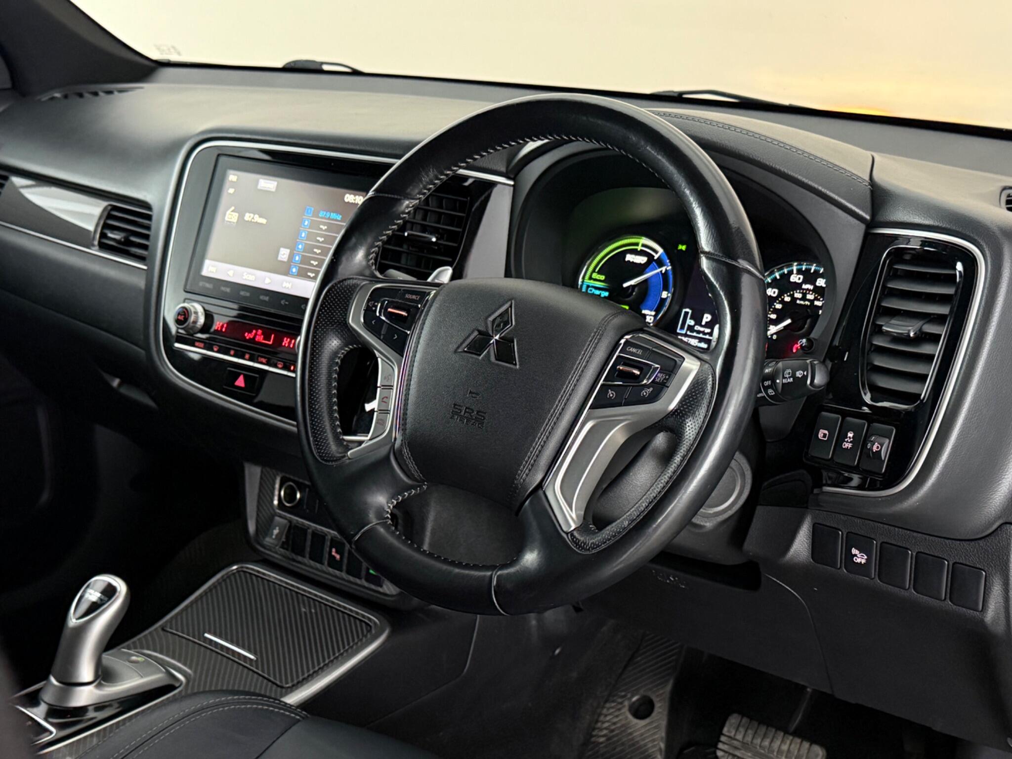 Mitsubishi Outlander view 3
