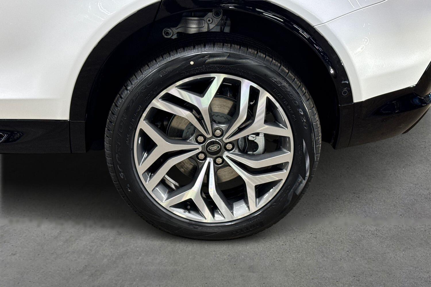 Land Rover Discovery Sport view 6
