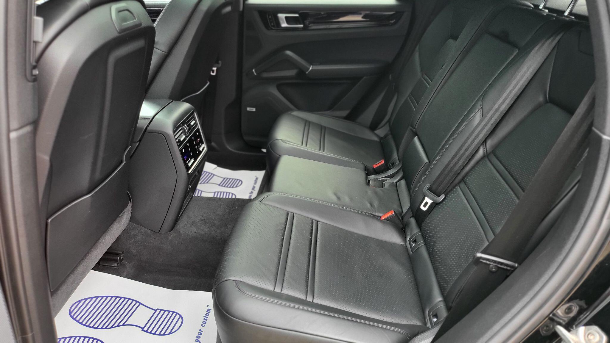Porsche Cayenne view 13