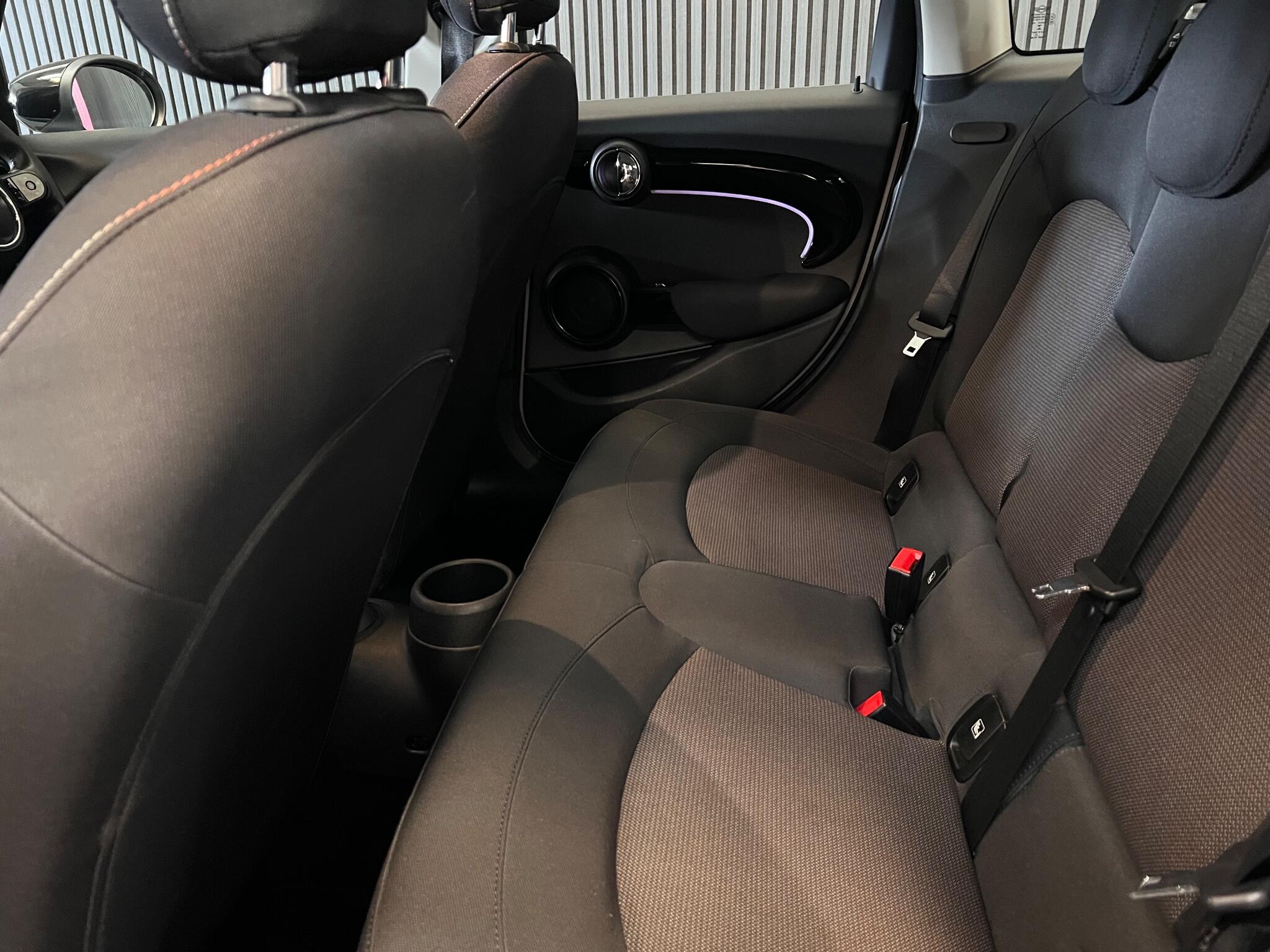 Mini Hatch view 19