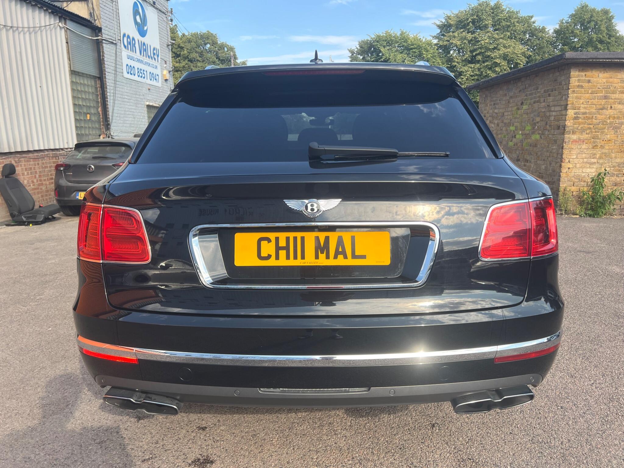Bentley Bentayga view 7
