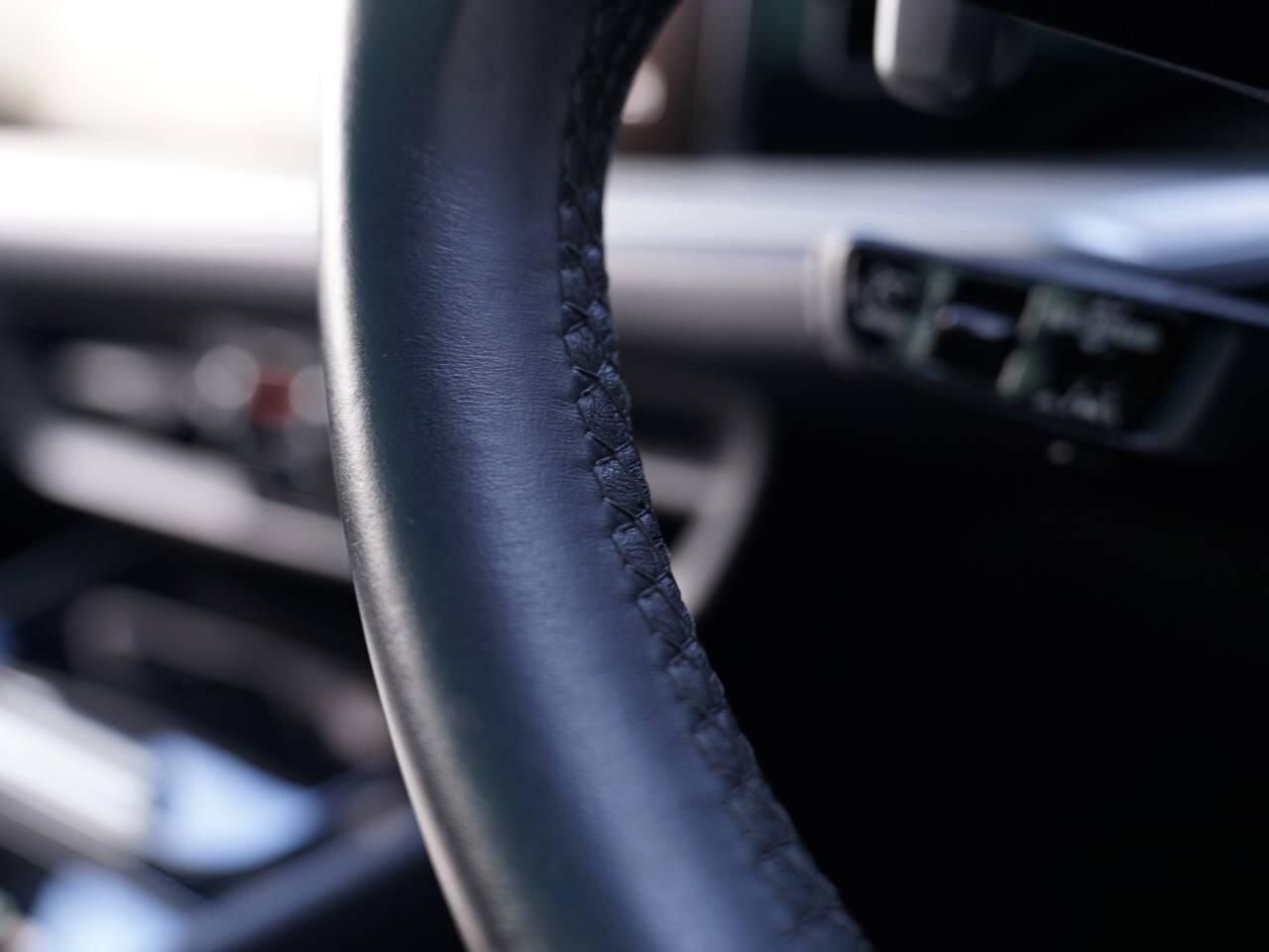 Porsche Cayenne view 32