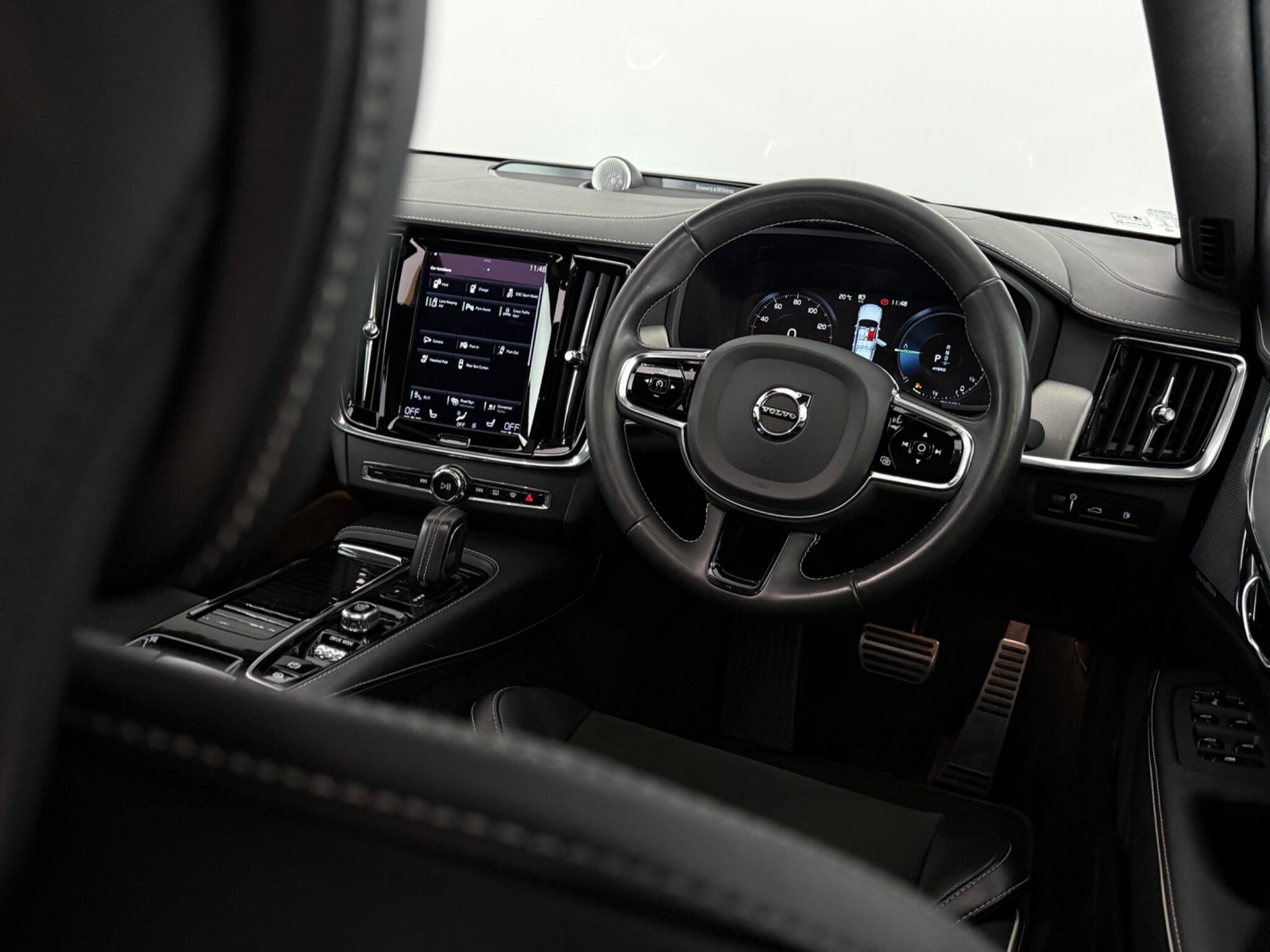 Volvo S90 view 14