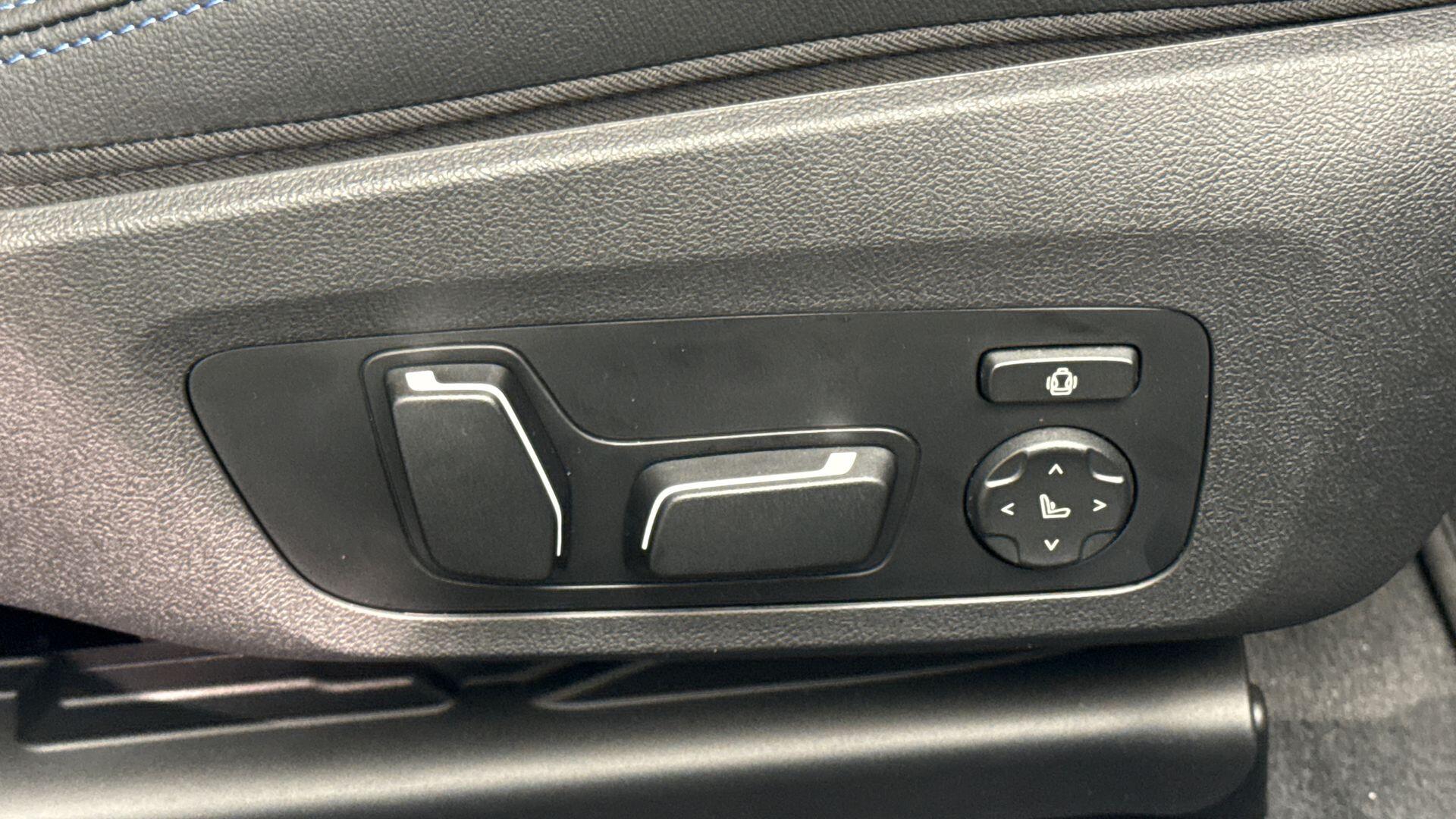 BMW i4 view 24