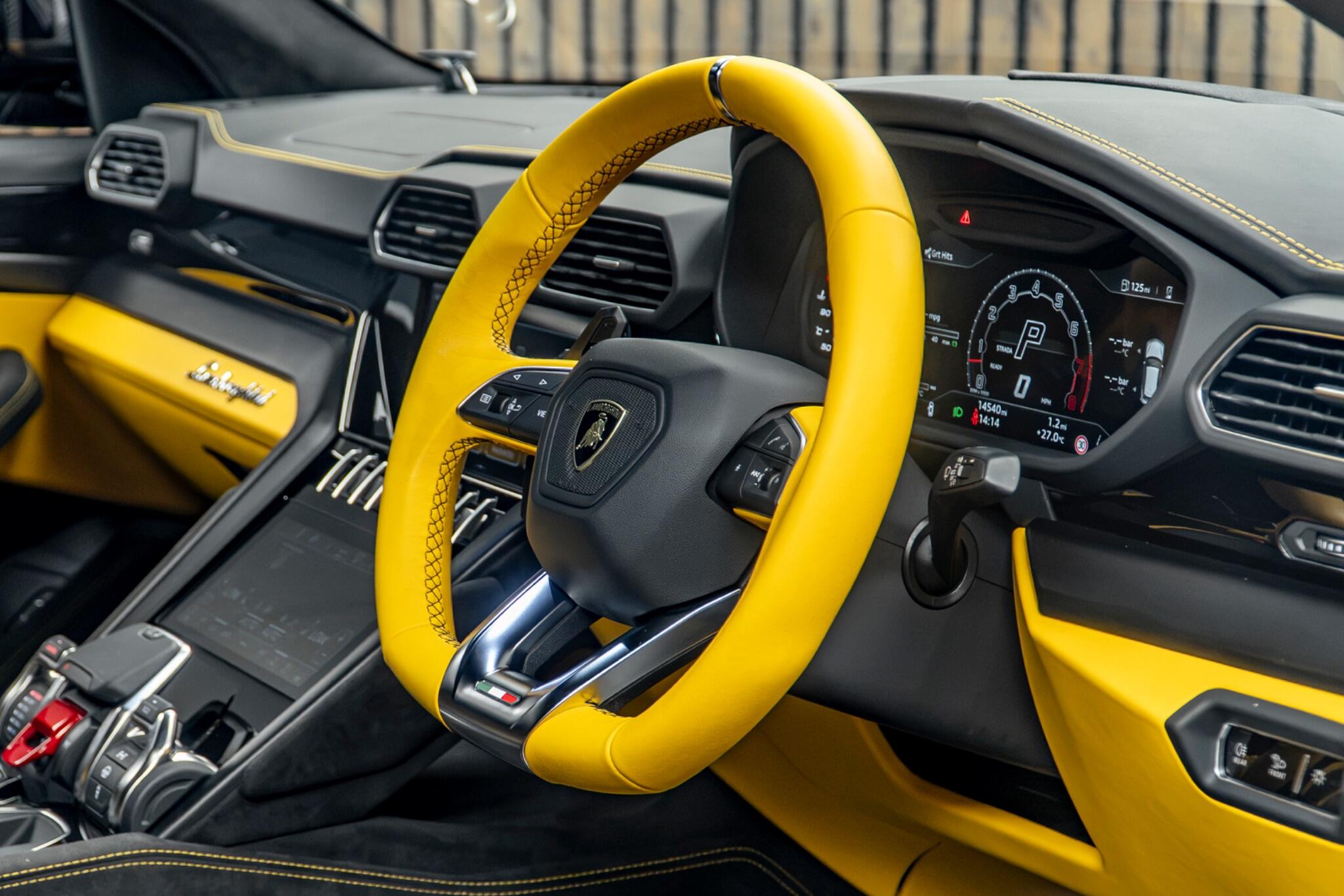 Lamborghini Urus view 28