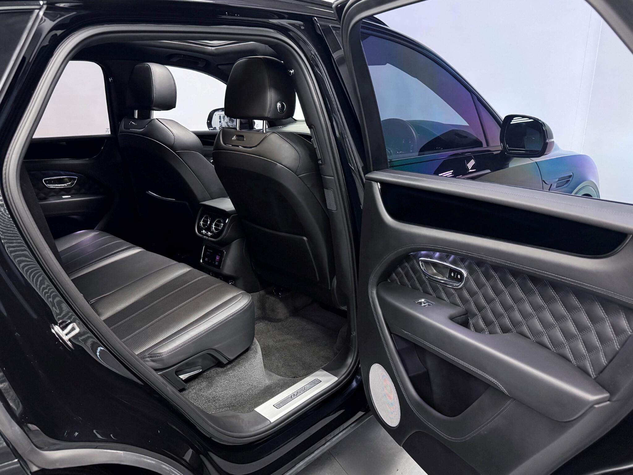 Bentley Bentayga view 26