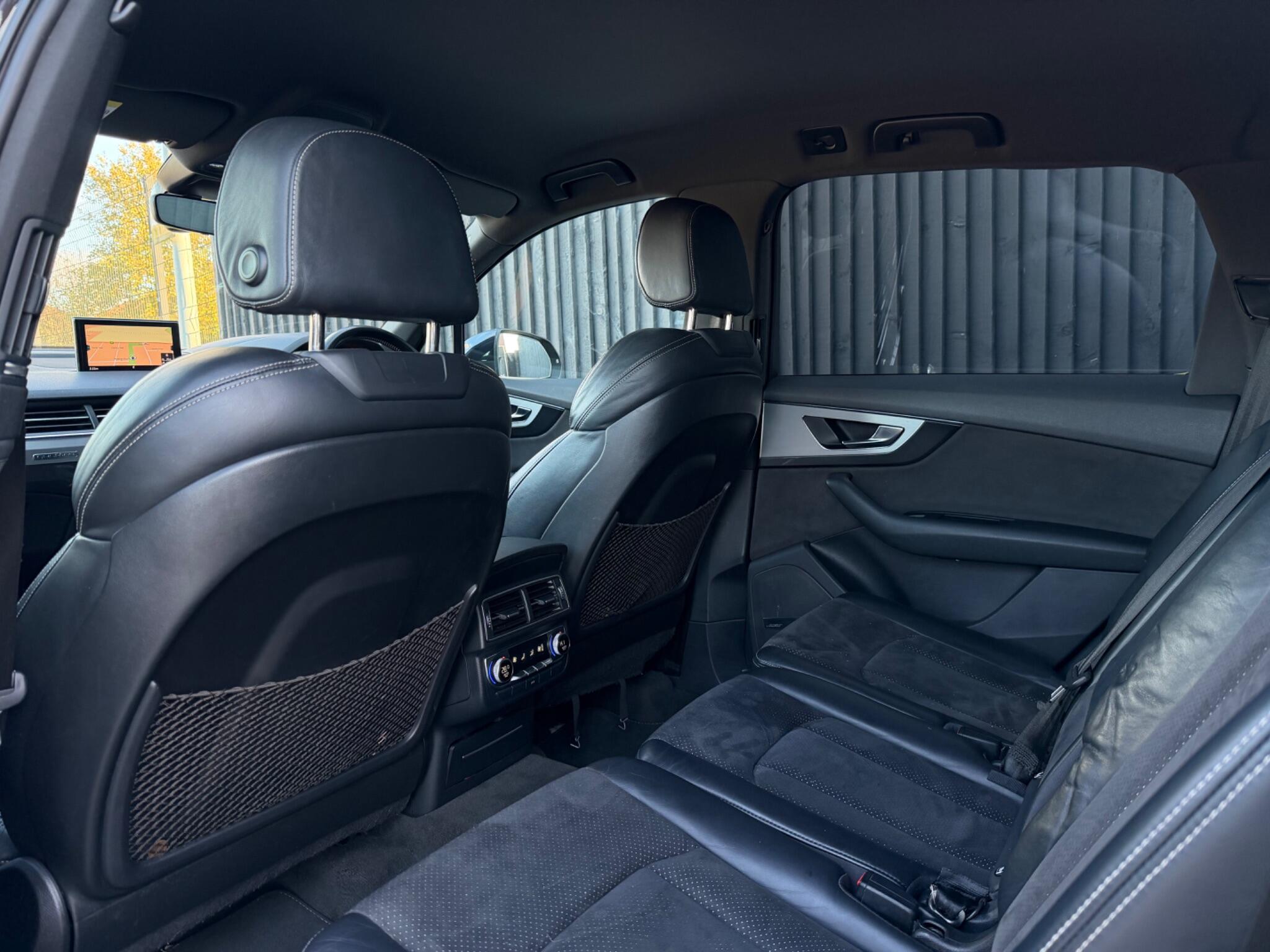 Audi Q7 view 19