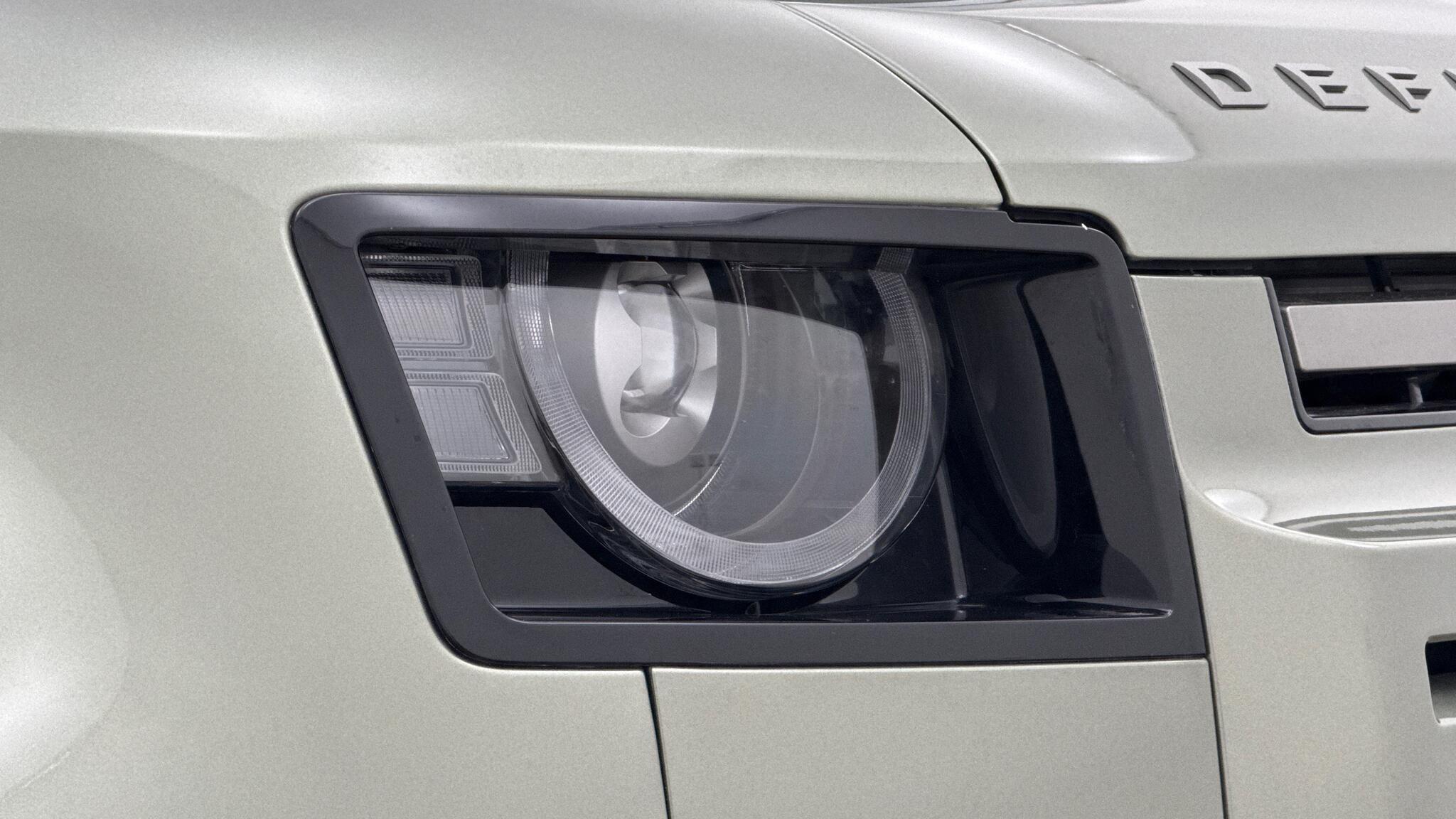 Land Rover Defender view 17