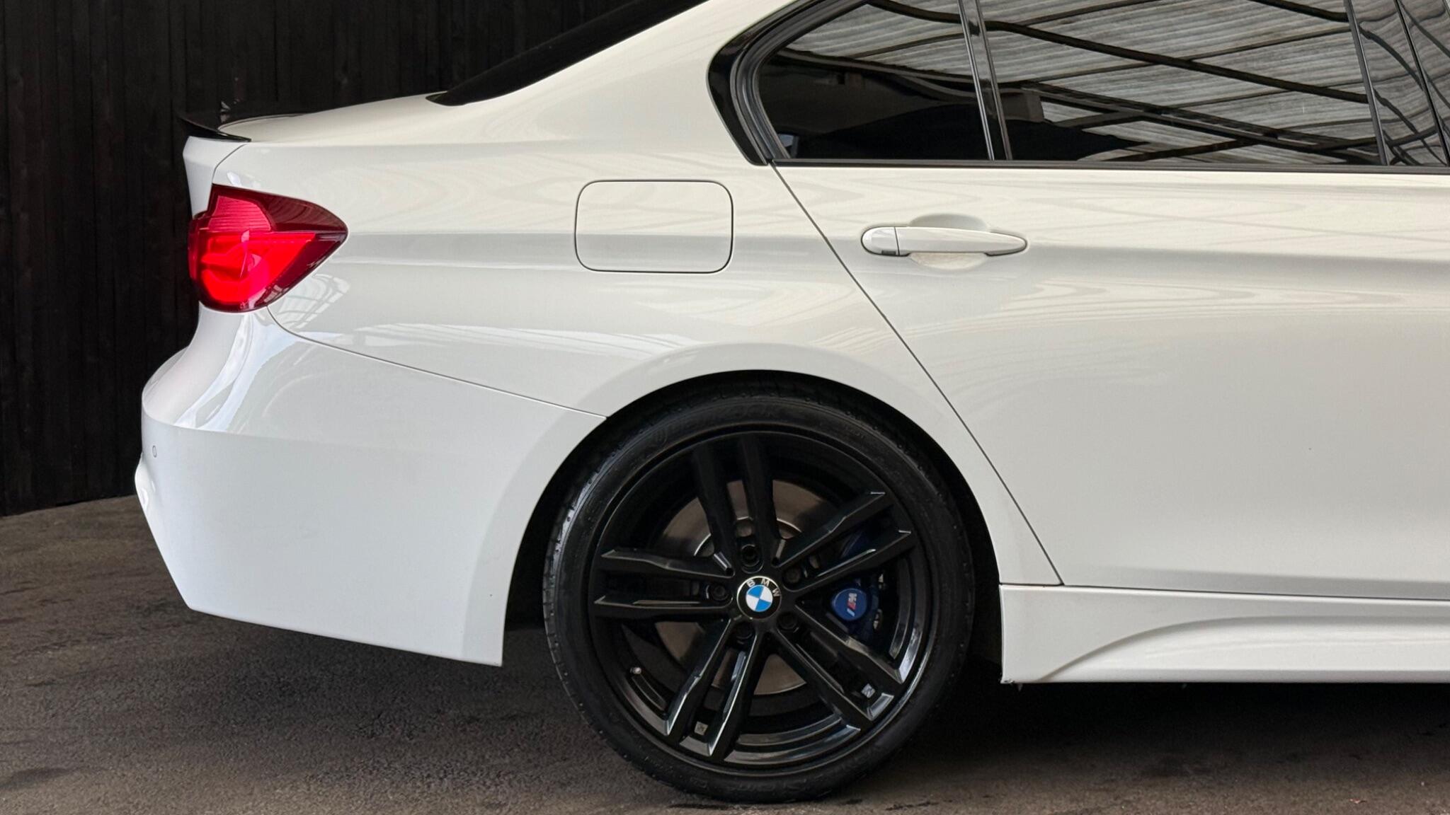 BMW 3 Series view 22