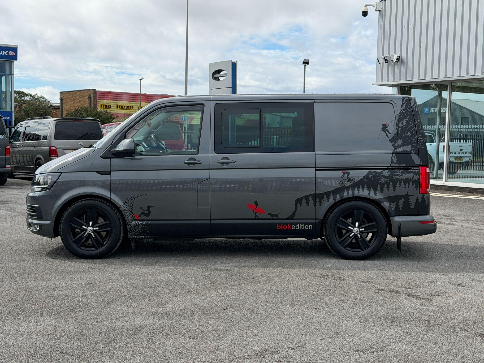 Volkswagen Transporter view 4