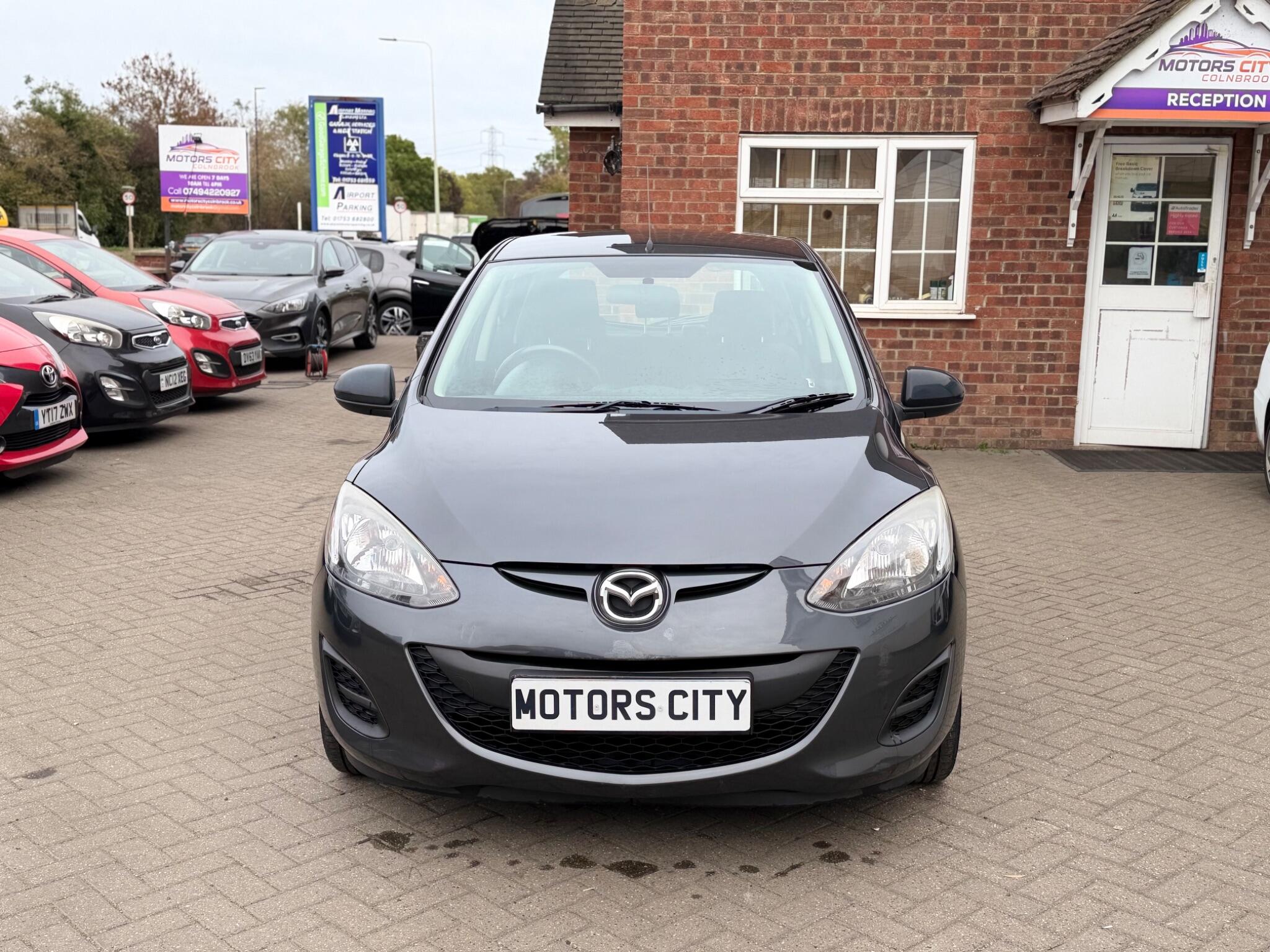 Mazda Mazda2 view 3