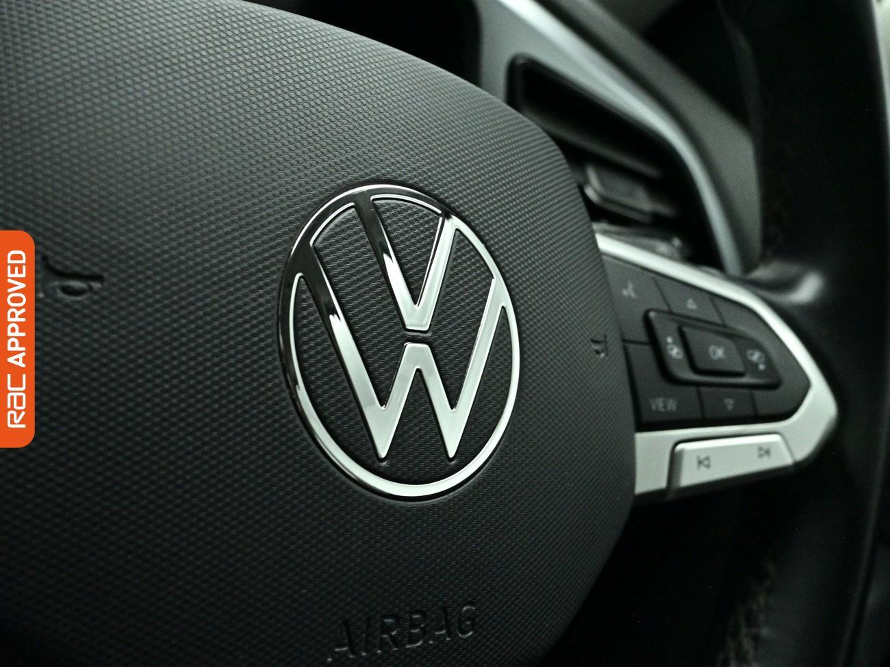 Volkswagen T-Roc view 21