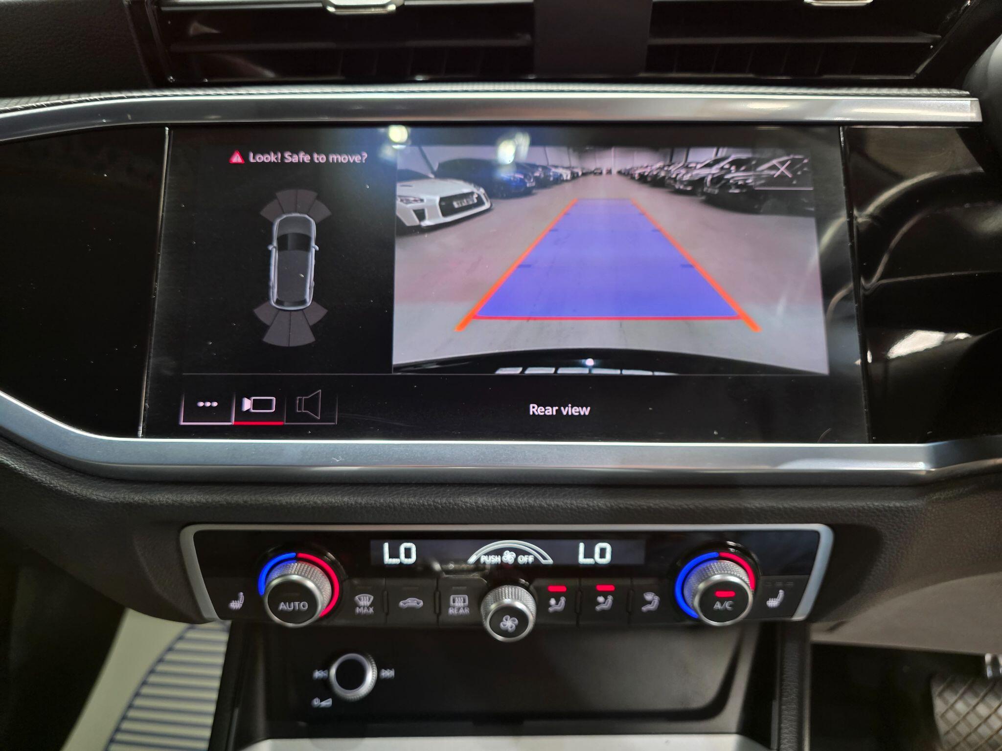 Audi Q3 view 10