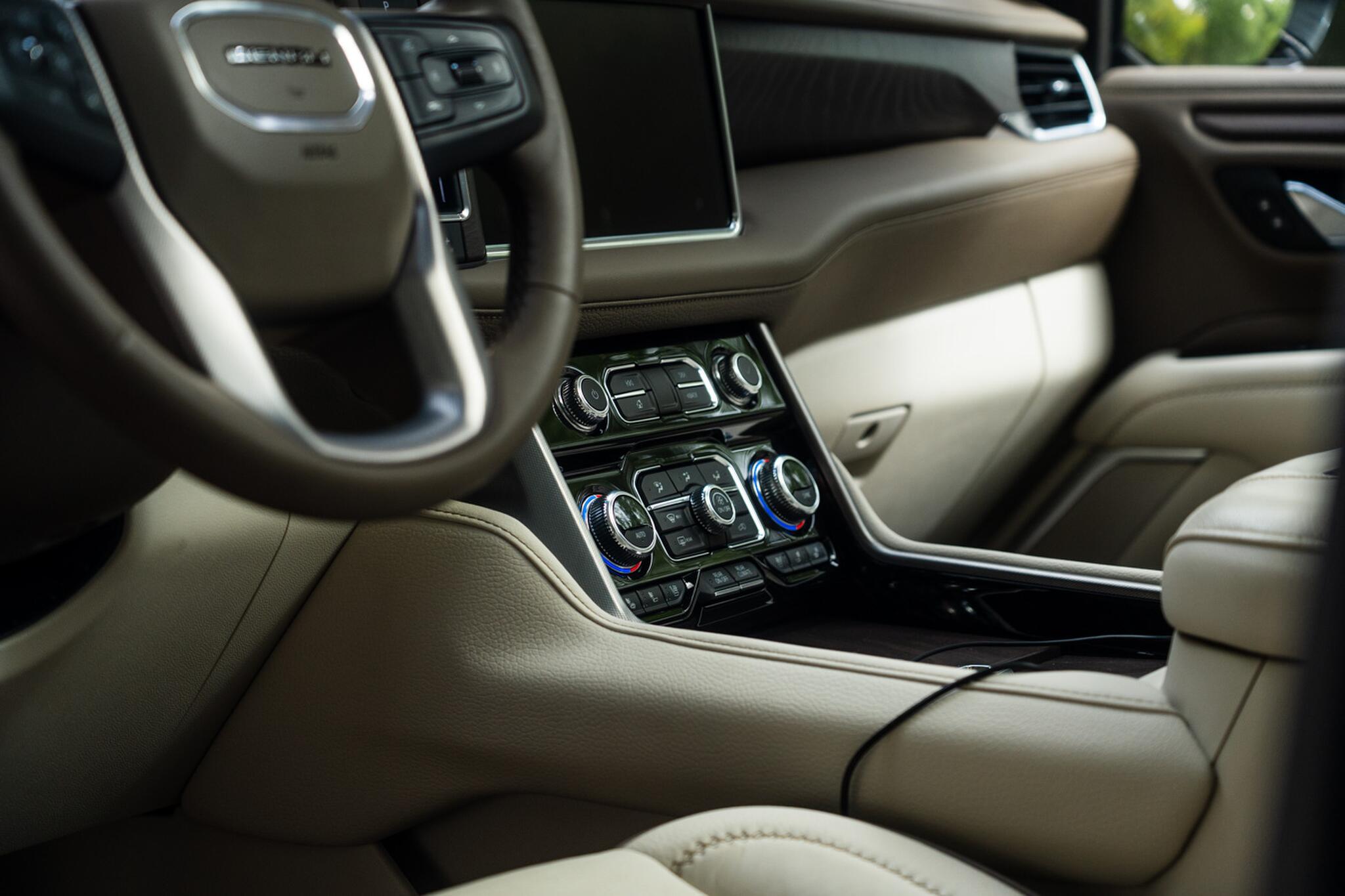 GMC Yukon view 29