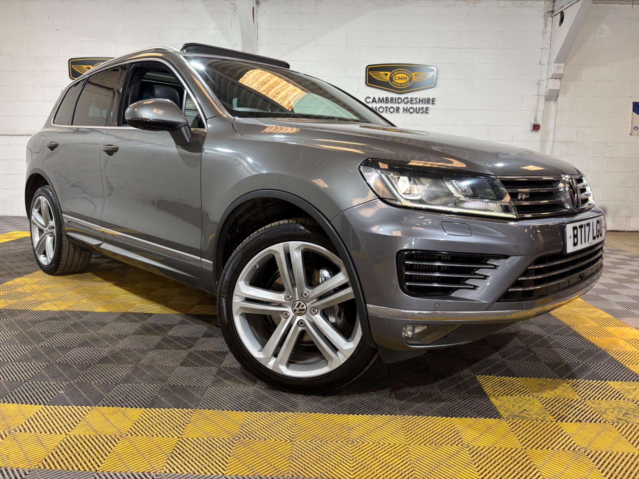 Volkswagen Touareg main image