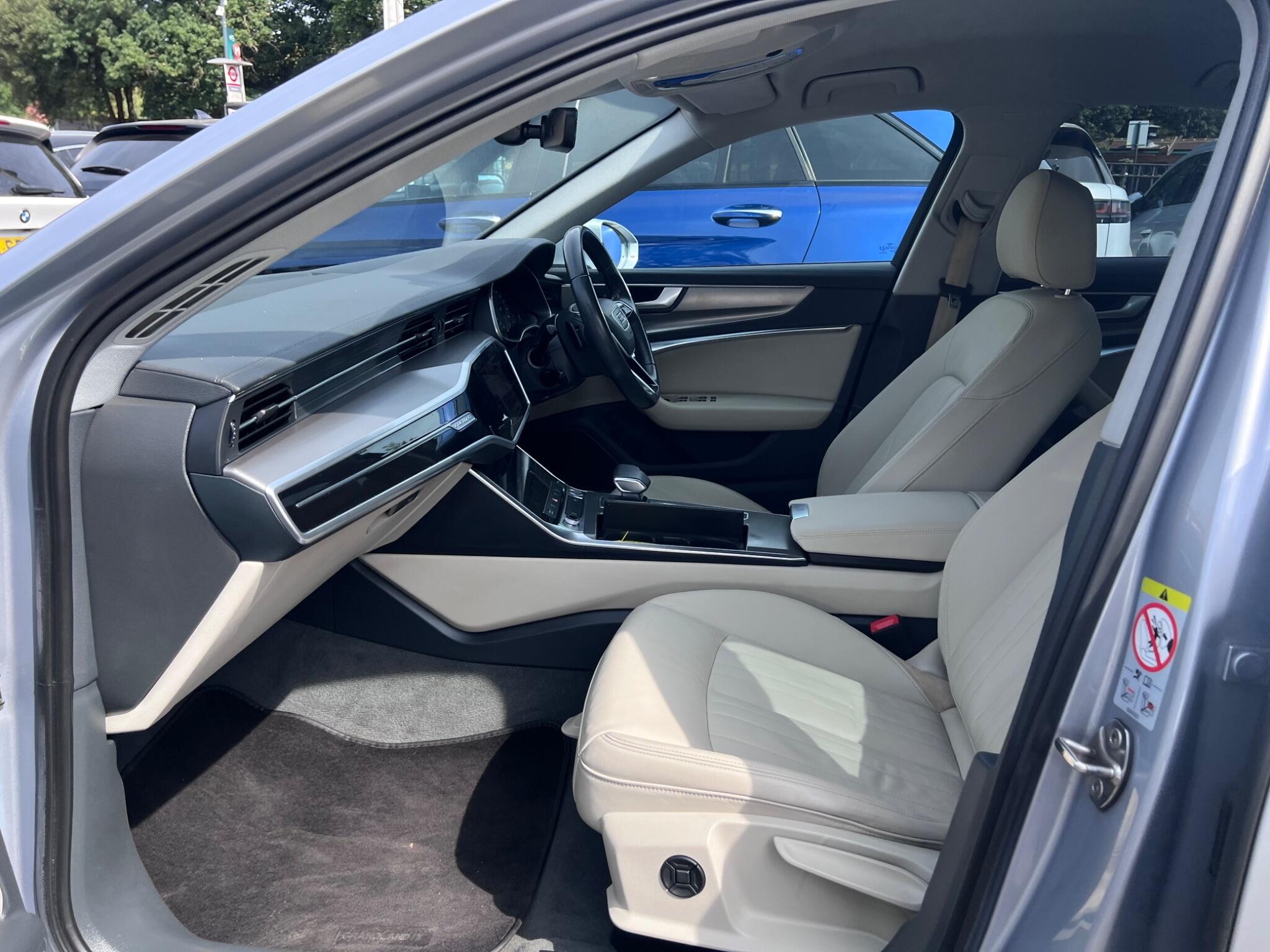 Audi A6 Saloon view 37