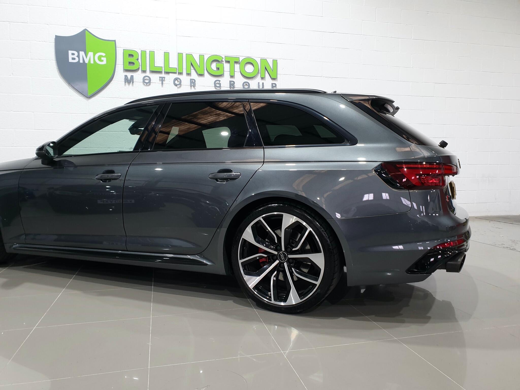Audi RS4 view 24