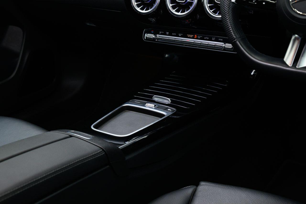 Mercedes-Benz CLA view 35