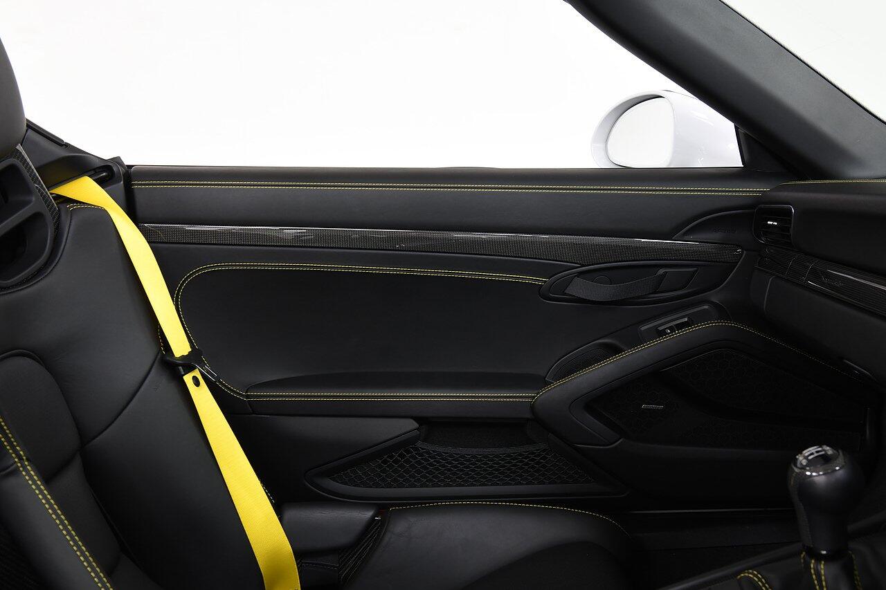 Porsche 911 view 14