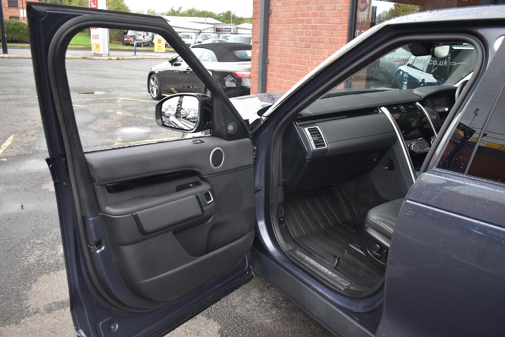 Land Rover Discovery 3 view 39
