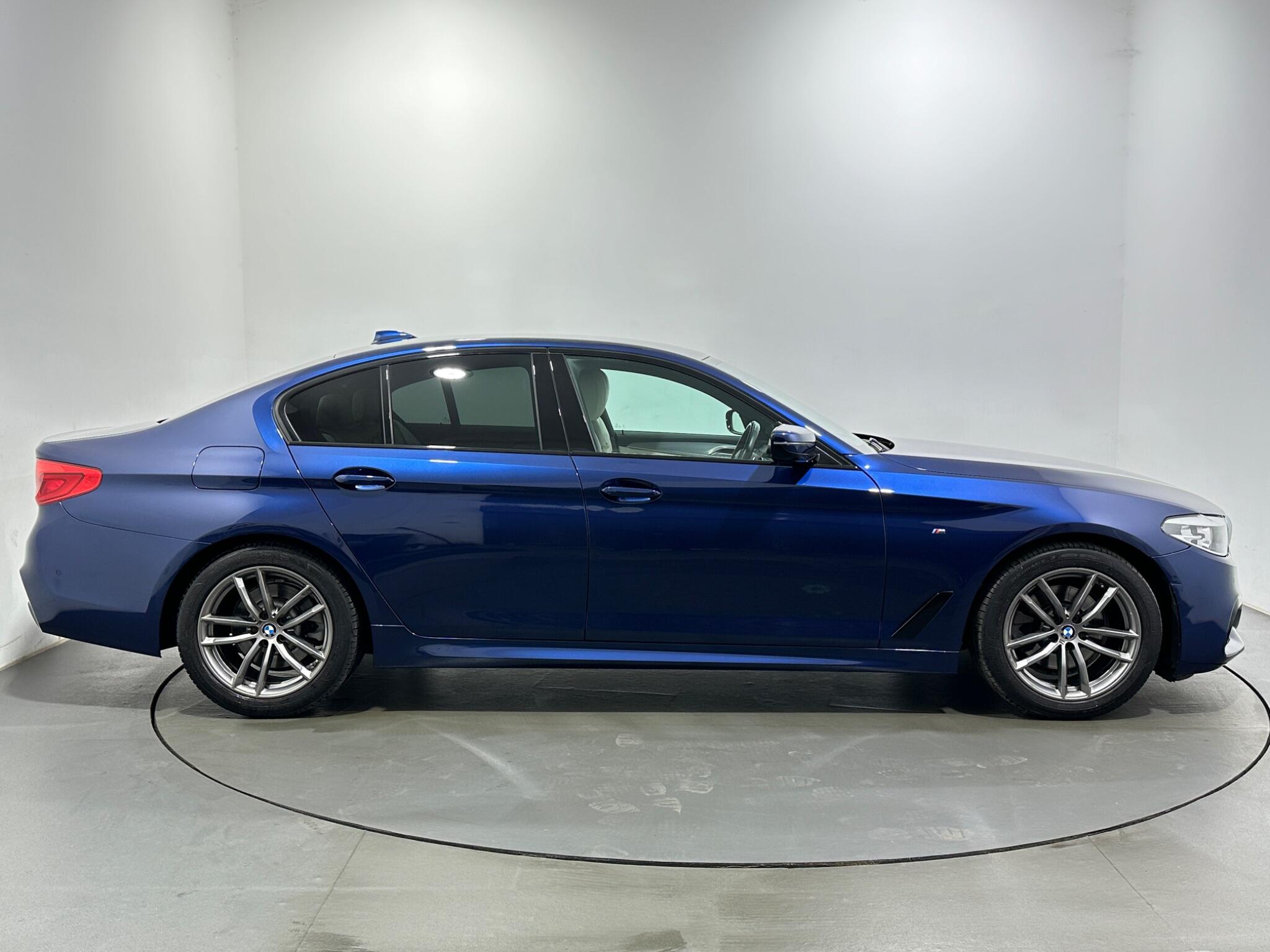 BMW 5 Series view 9