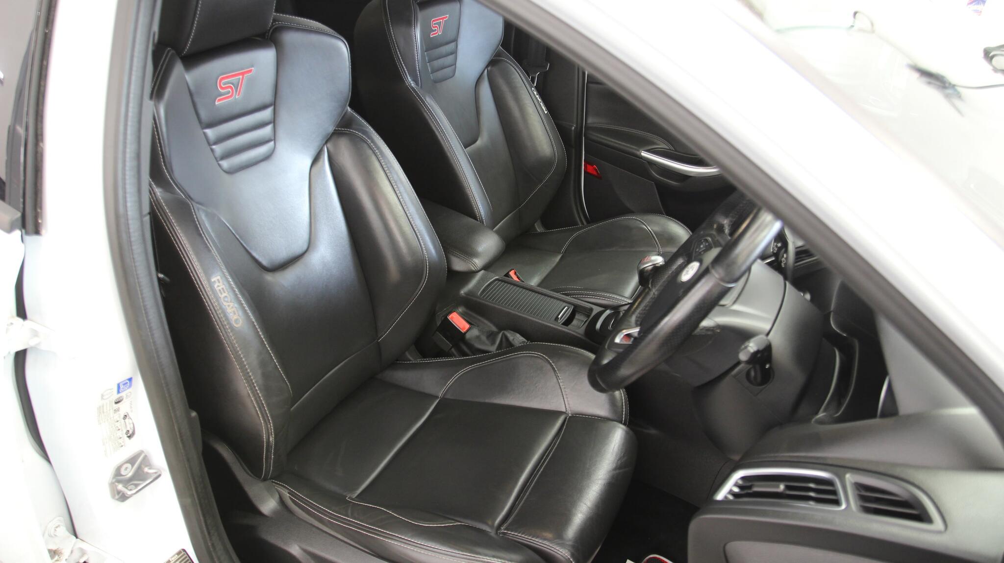 Ford Focus view 16