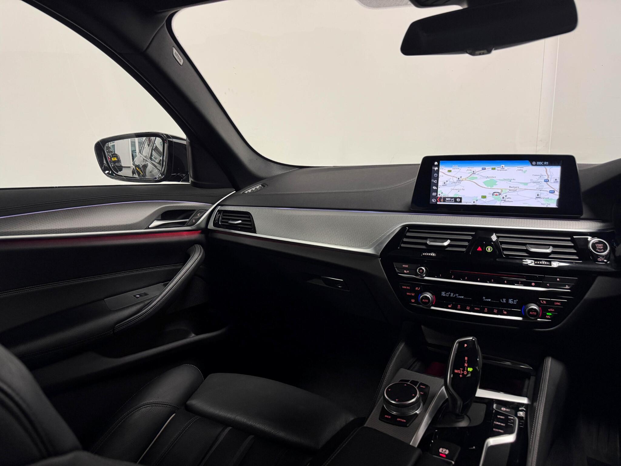 BMW 5 Series view 27
