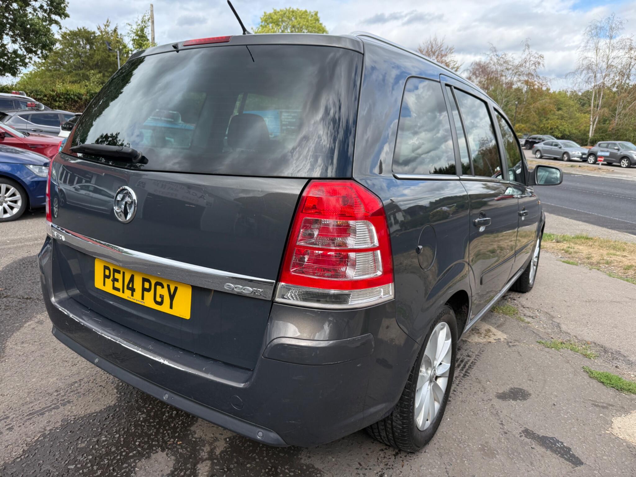 Vauxhall Zafira view 11
