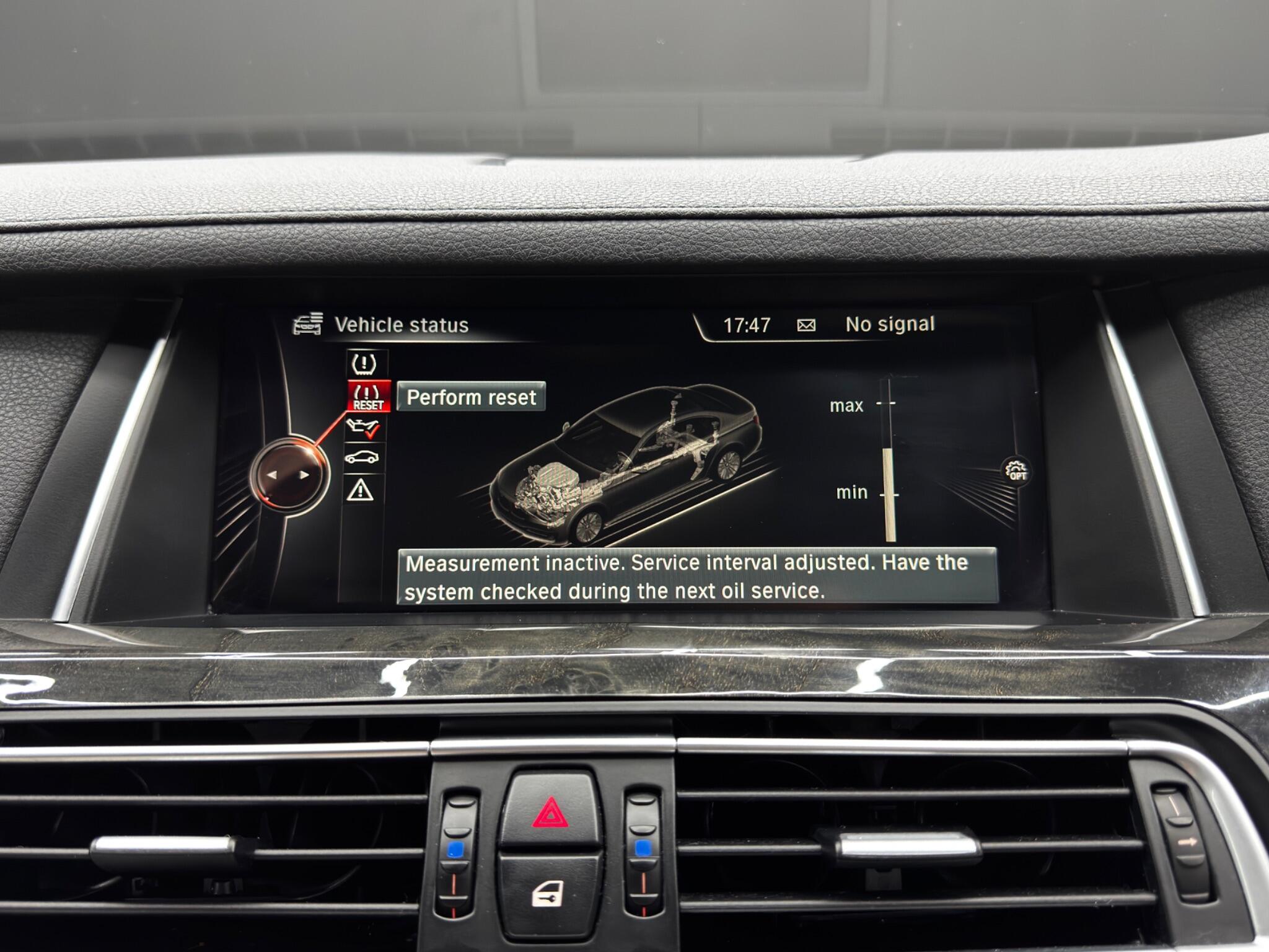 BMW 7 Series view 35