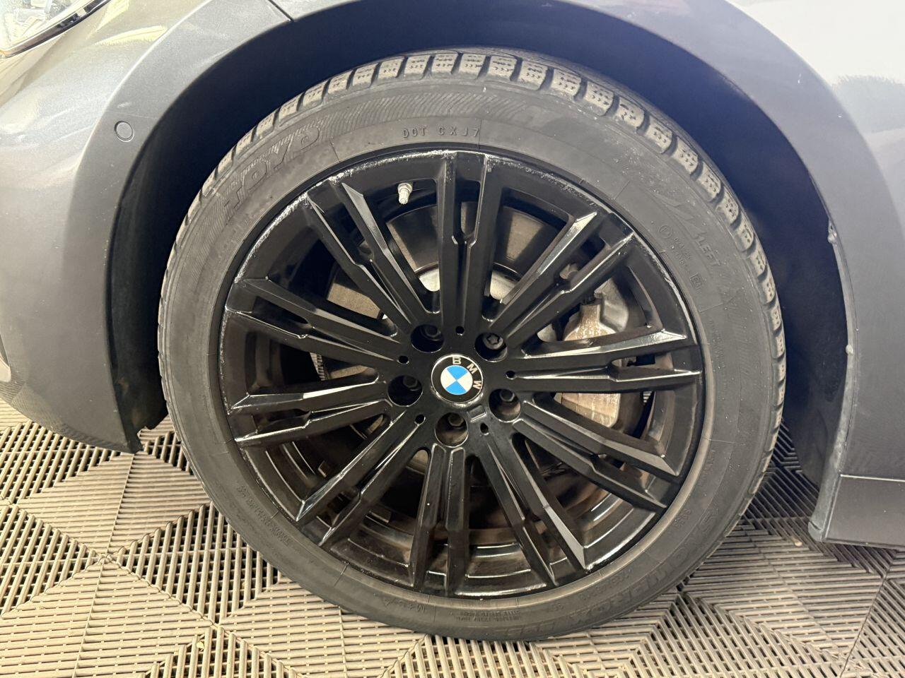 BMW 3 Series view 21