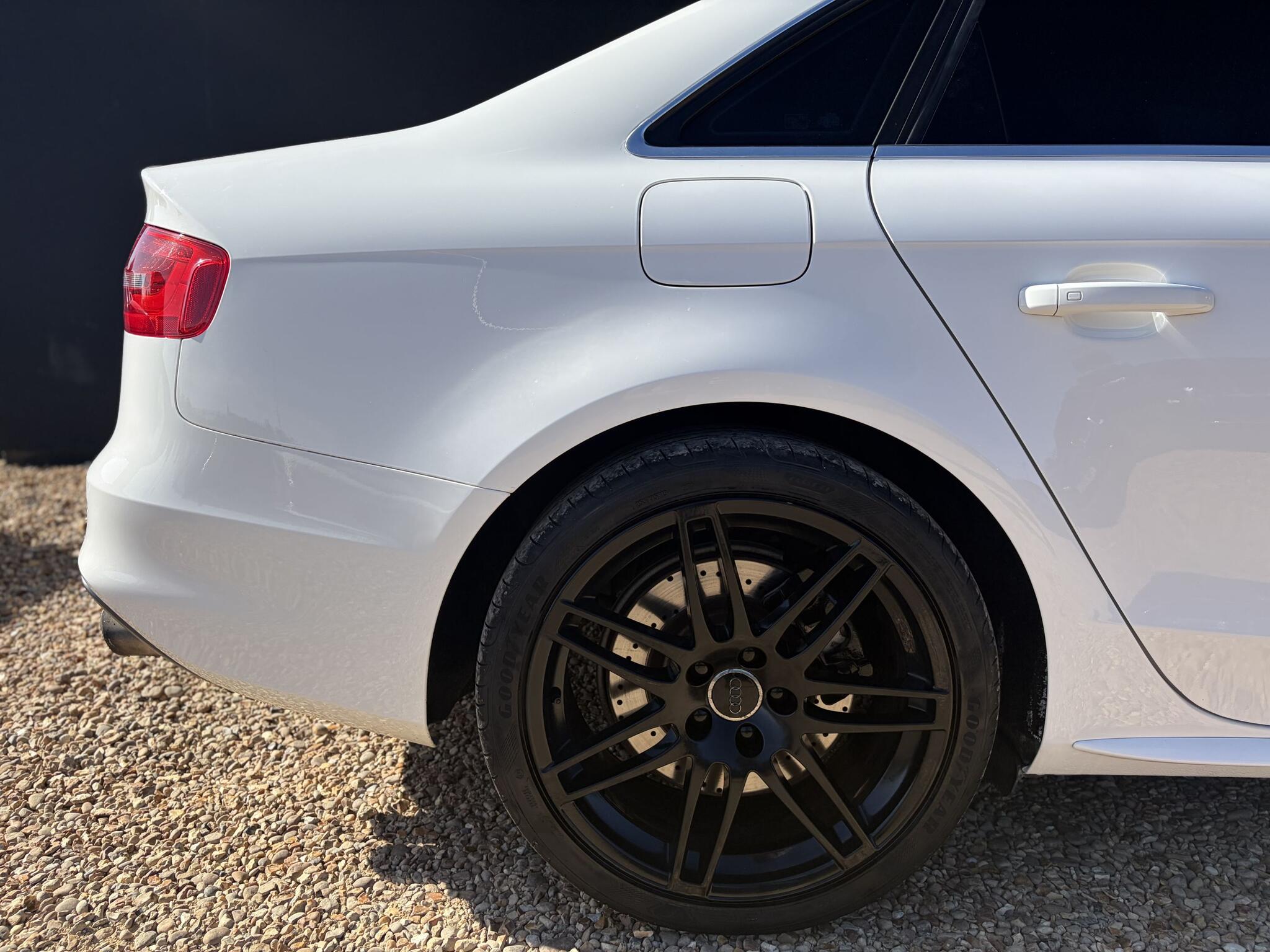 Audi S4 view 12