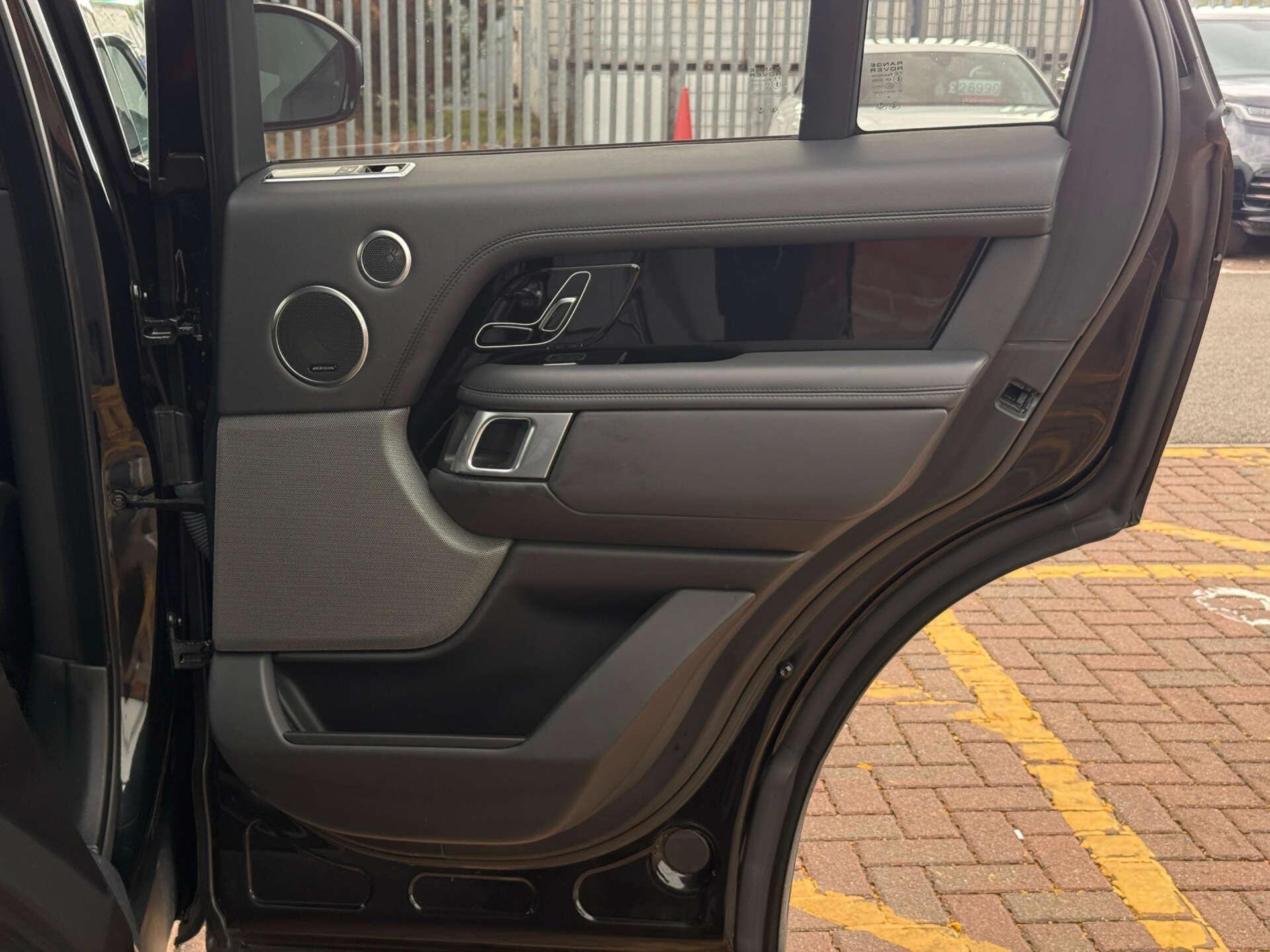 Land Rover Range Rover view 26