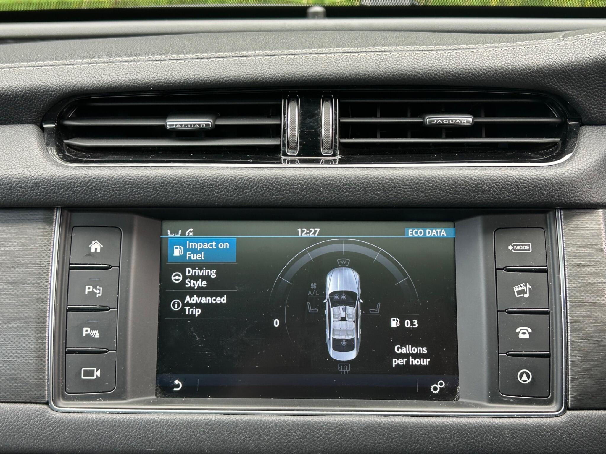 Jaguar XF view 36