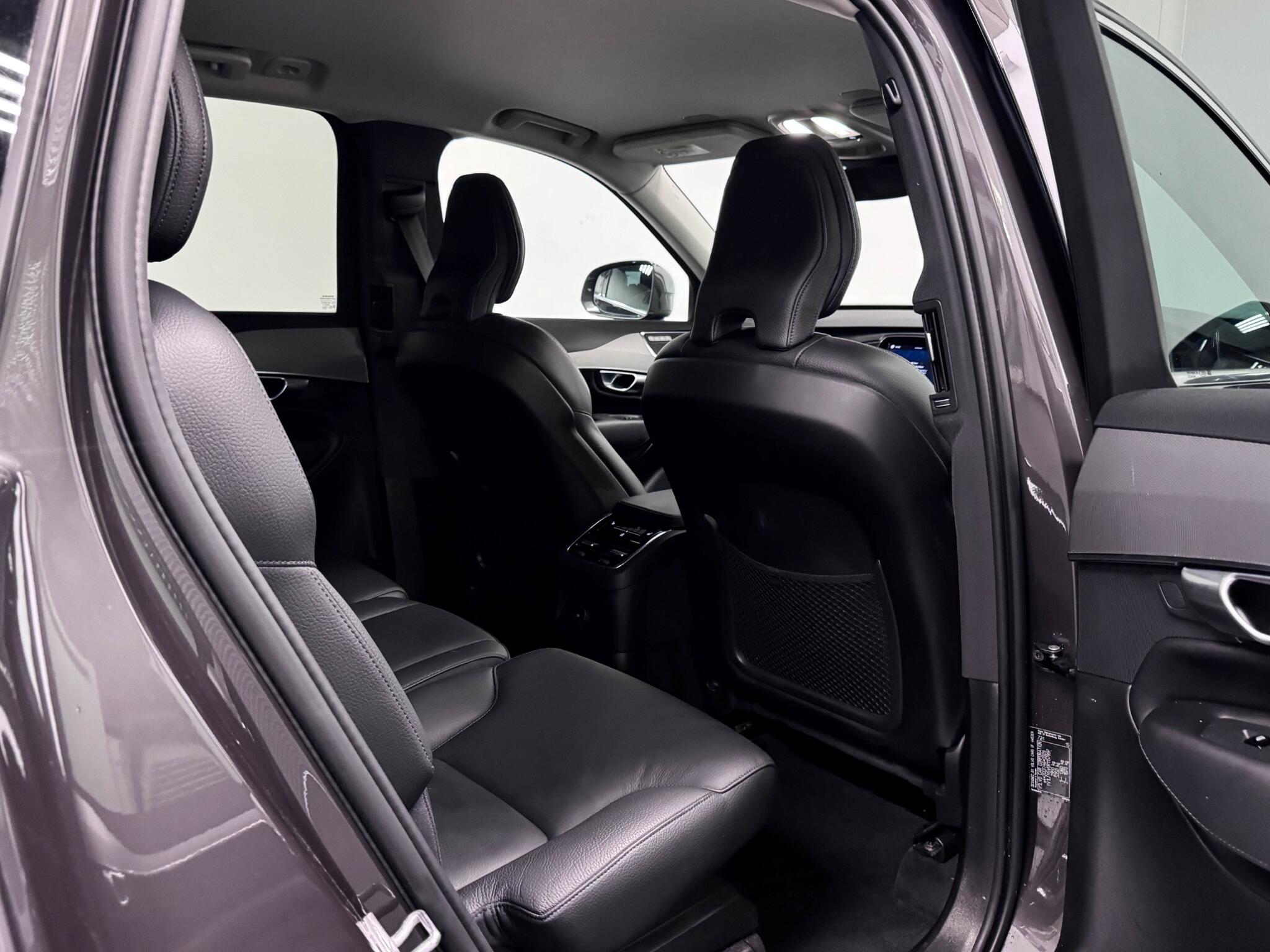 Volvo XC90 view 29