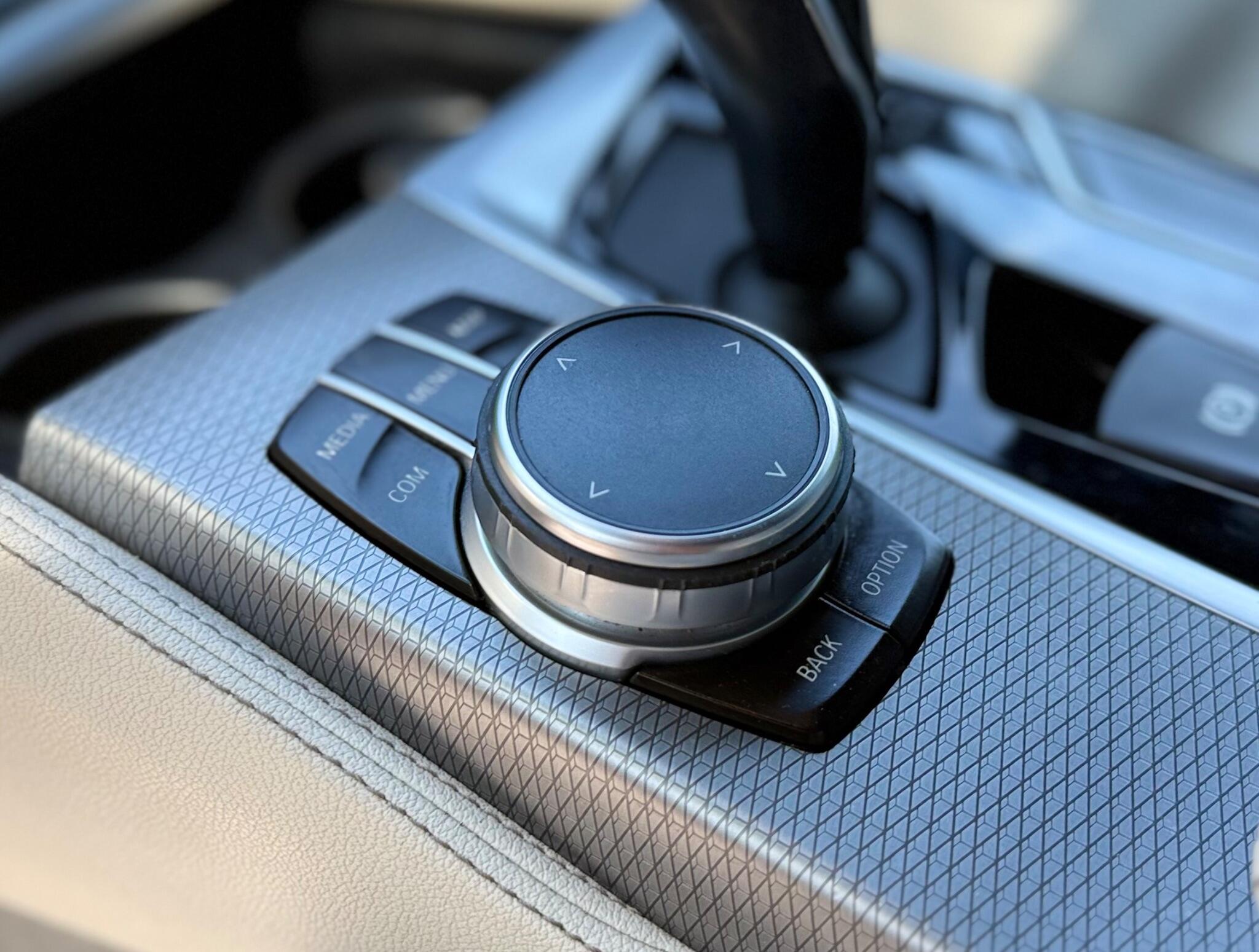 BMW 5 Series view 17
