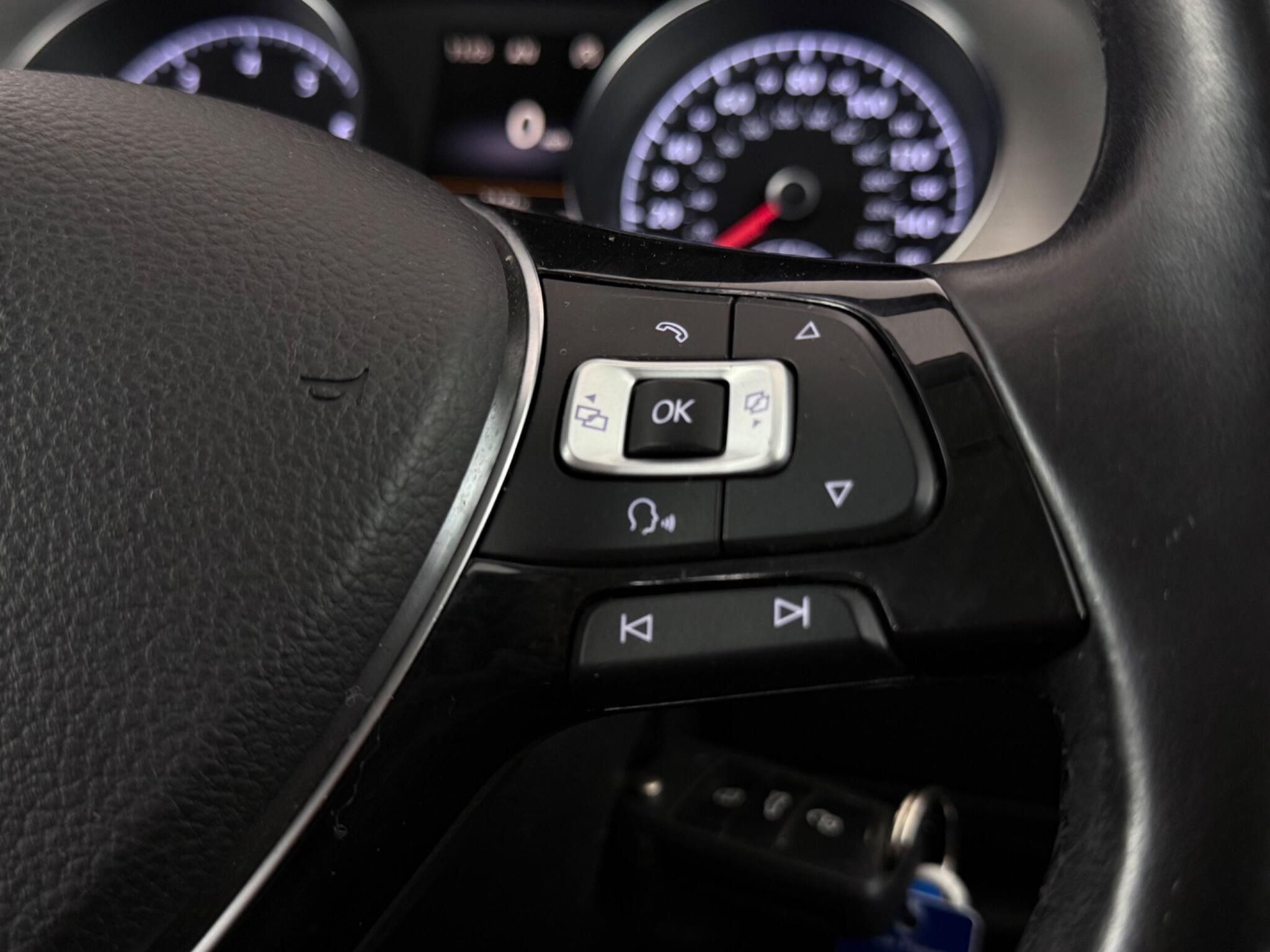 Volkswagen Golf view 13