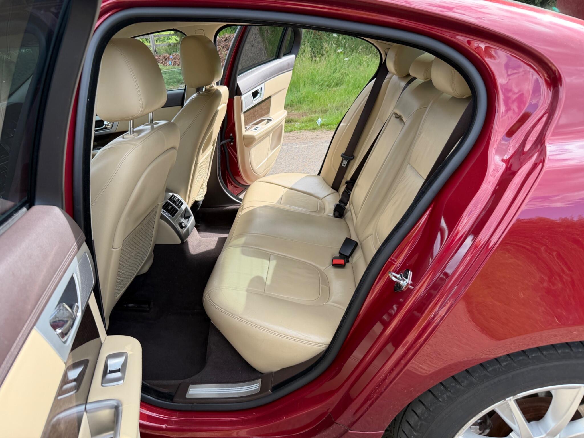 Jaguar XF view 10
