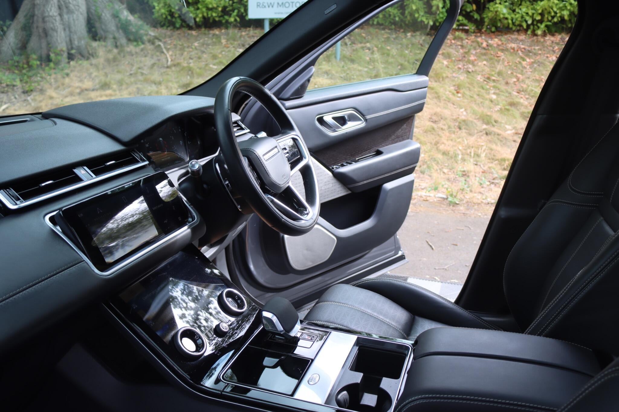Land Rover Range Rover Velar view 3