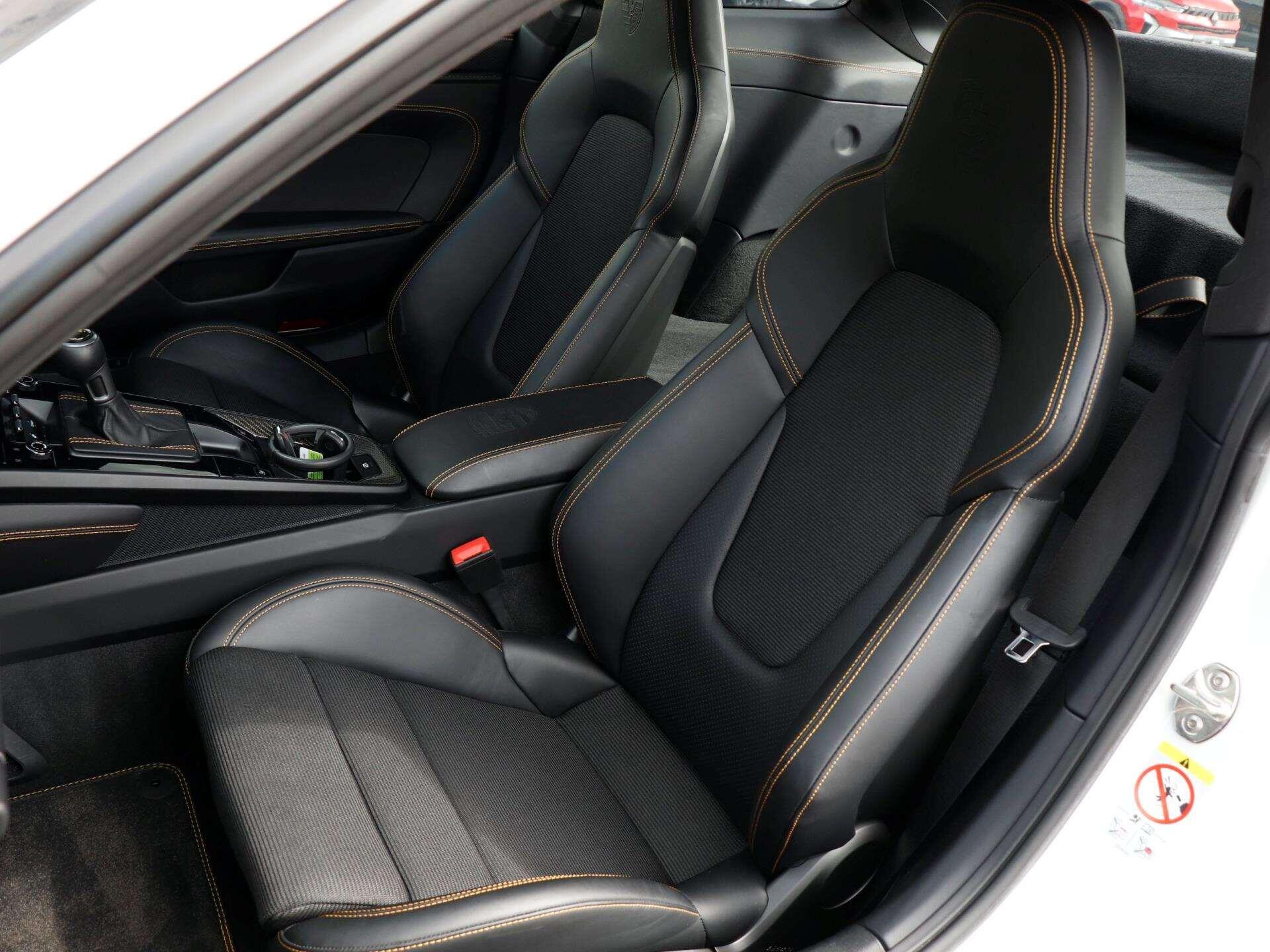 Porsche 911 view 26