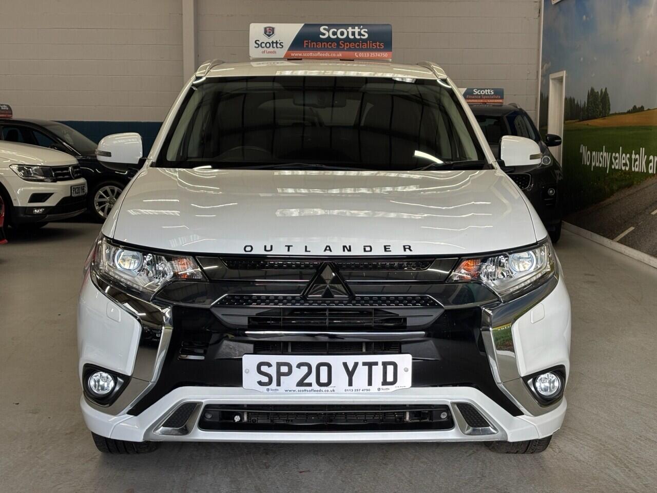 Mitsubishi Outlander view 2