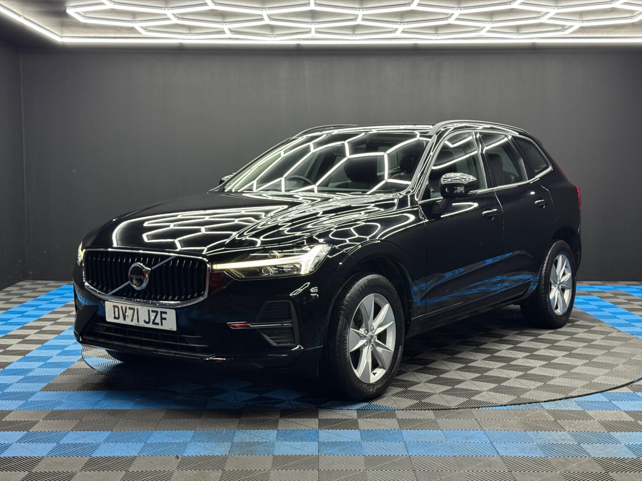 Volvo XC60 view 3