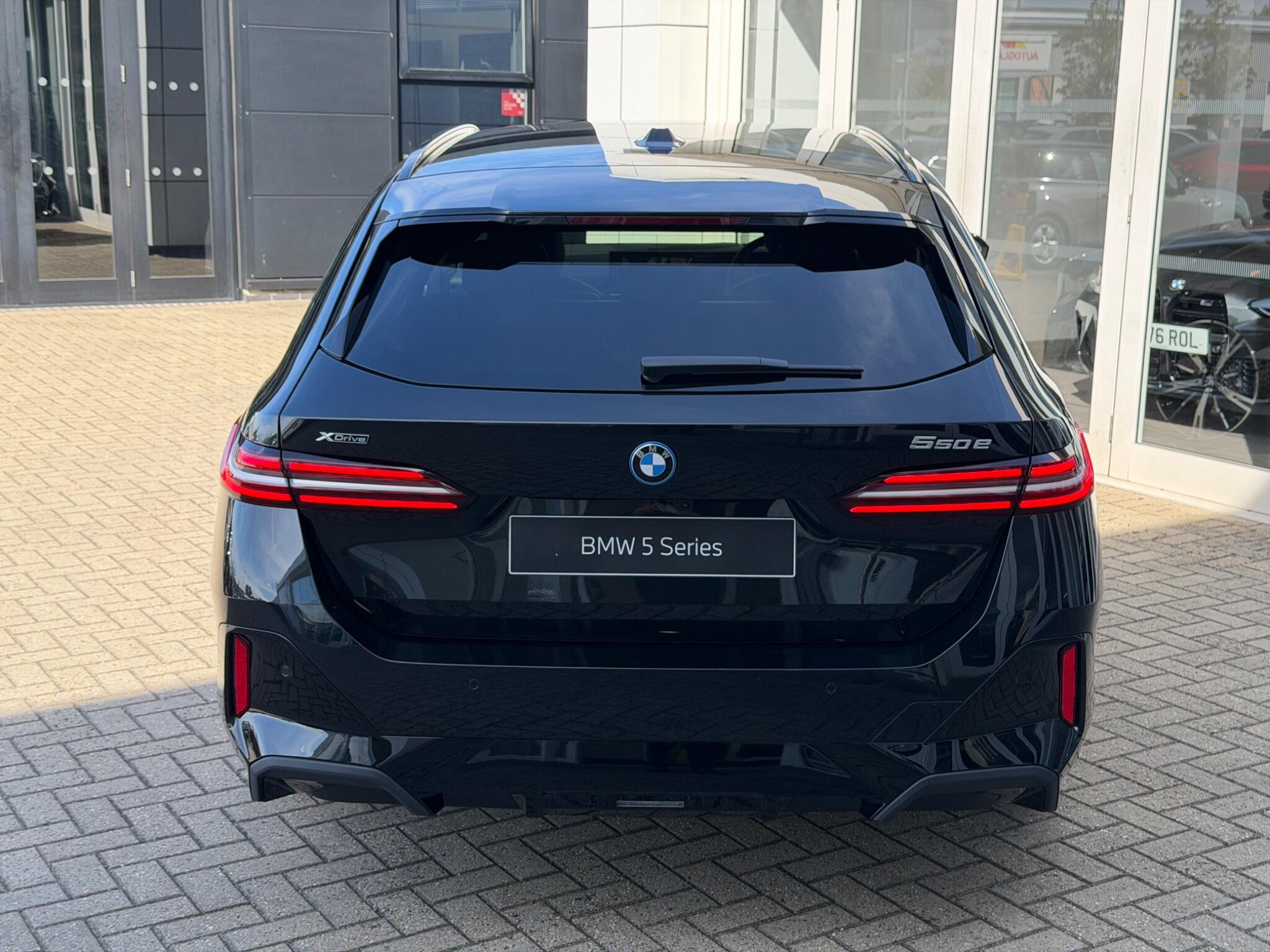 BMW 5 Series view 5