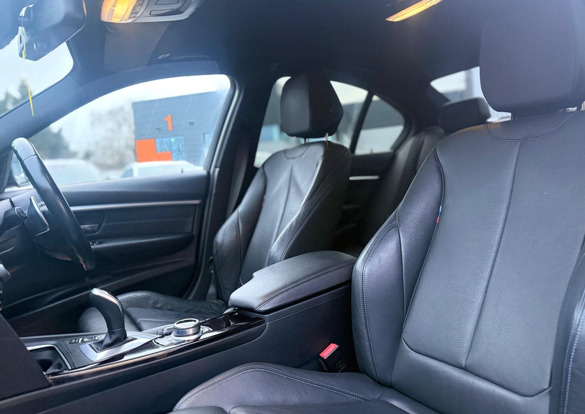 BMW 3 Series view 14