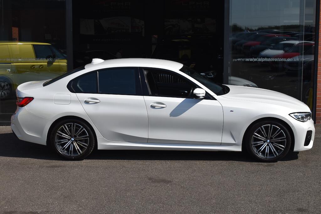 BMW 3 Series view 14